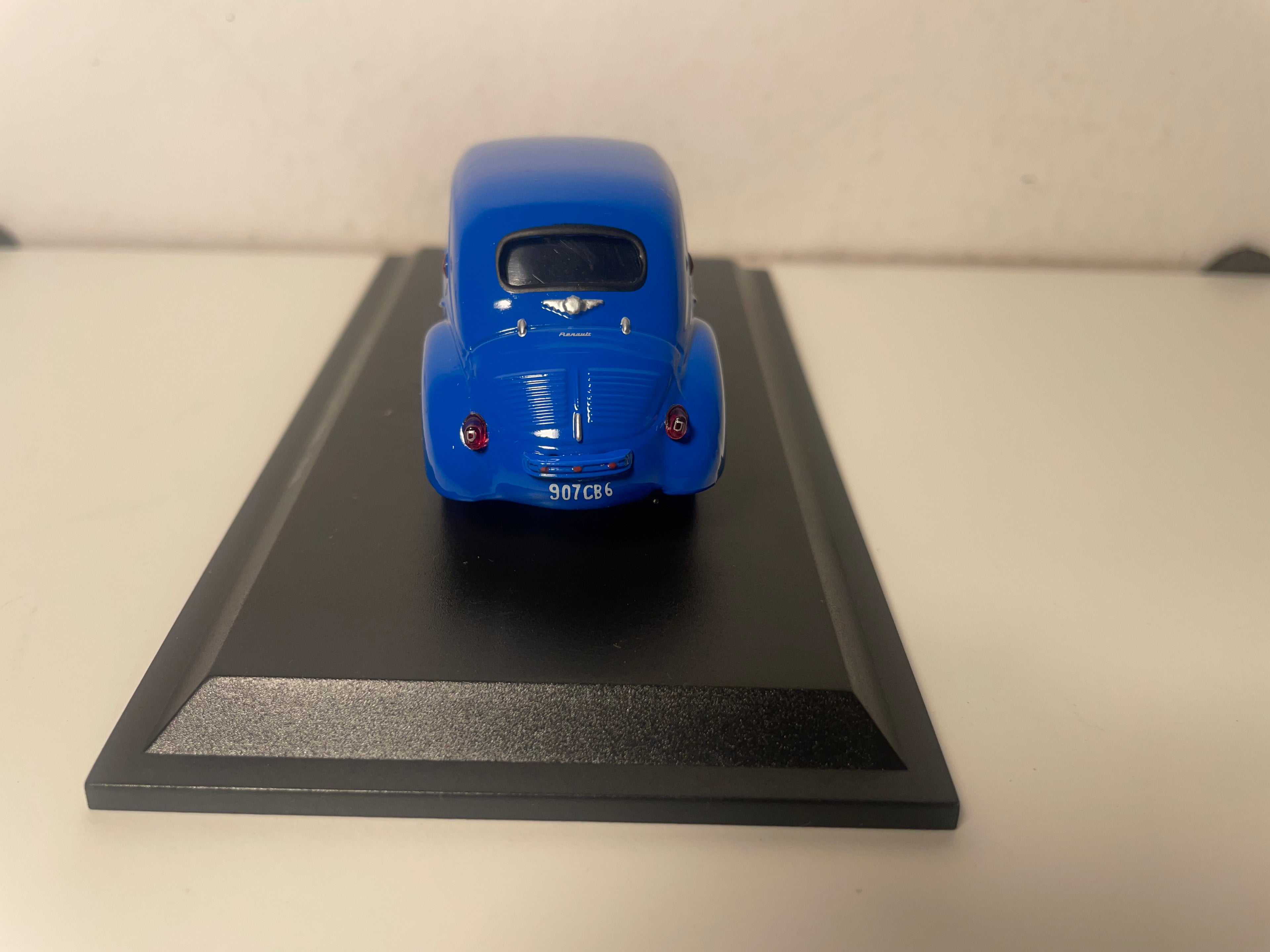 Renault 4 CV blue sedan number 27 type R 1060 from 1948 (blister)