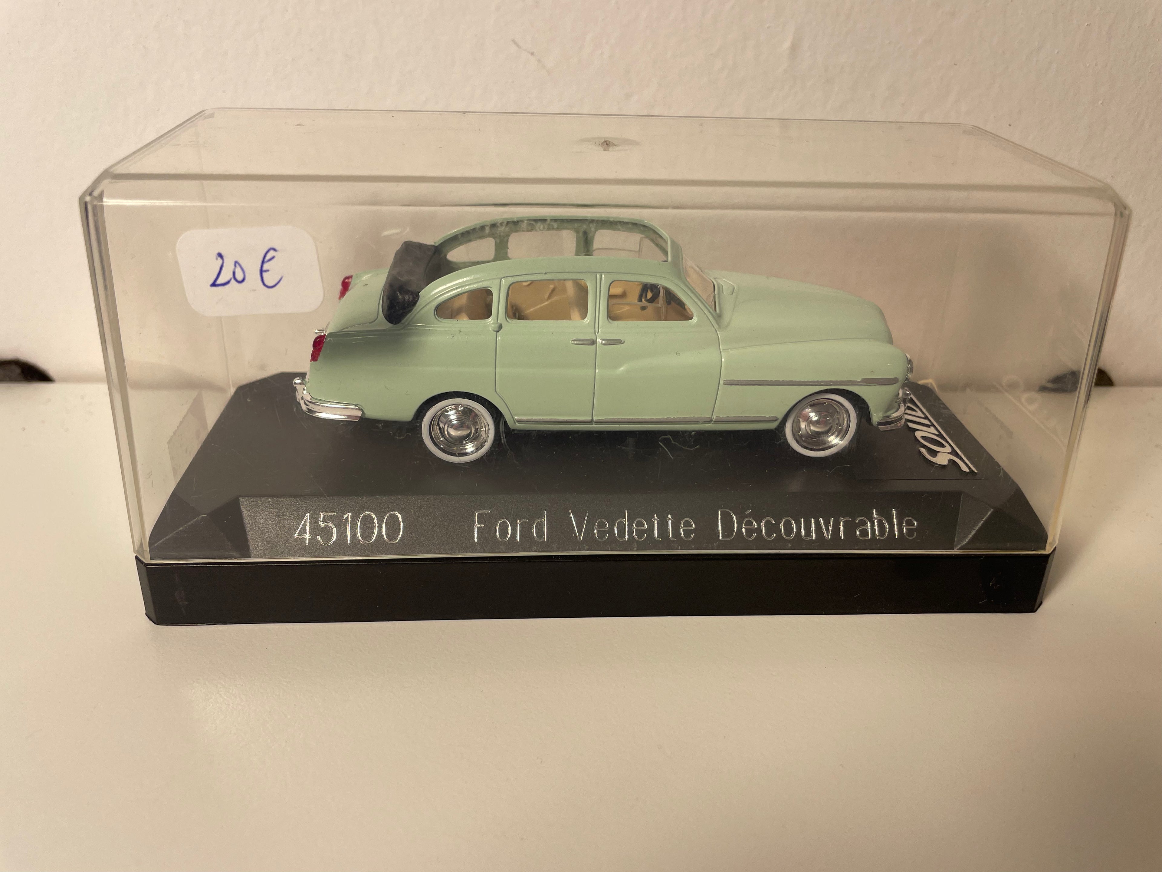 Ford Vedette kabriolet jasnozielony (odniesienie Solido 45100)