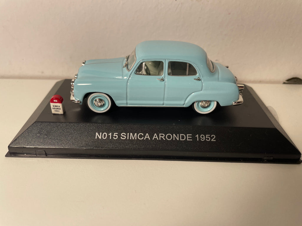 1952 Hellblaue Simca Aronde - Nostalgie Referenz N015