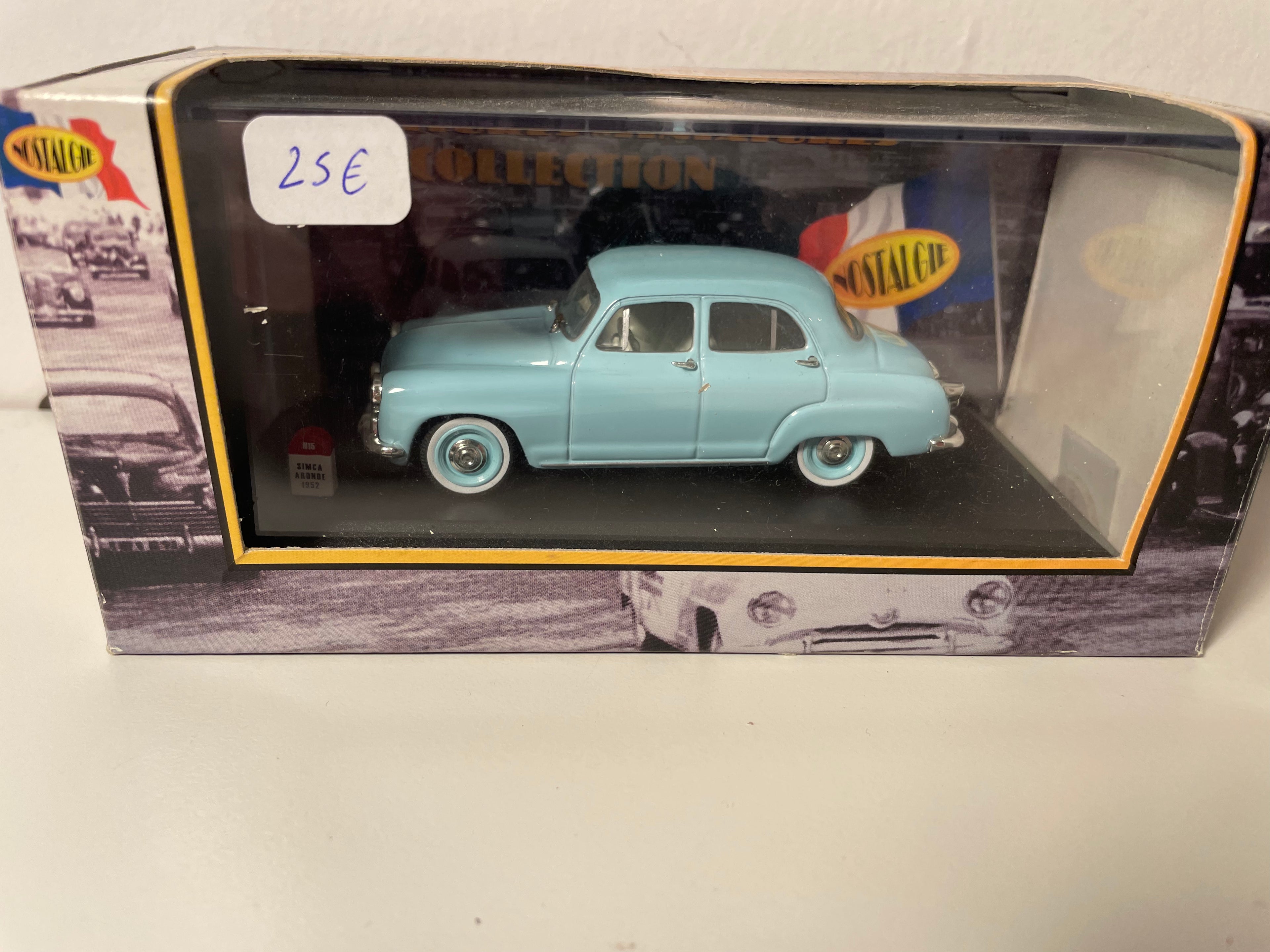 1952 Hellblaue Simca Aronde - Nostalgie Referenz N015