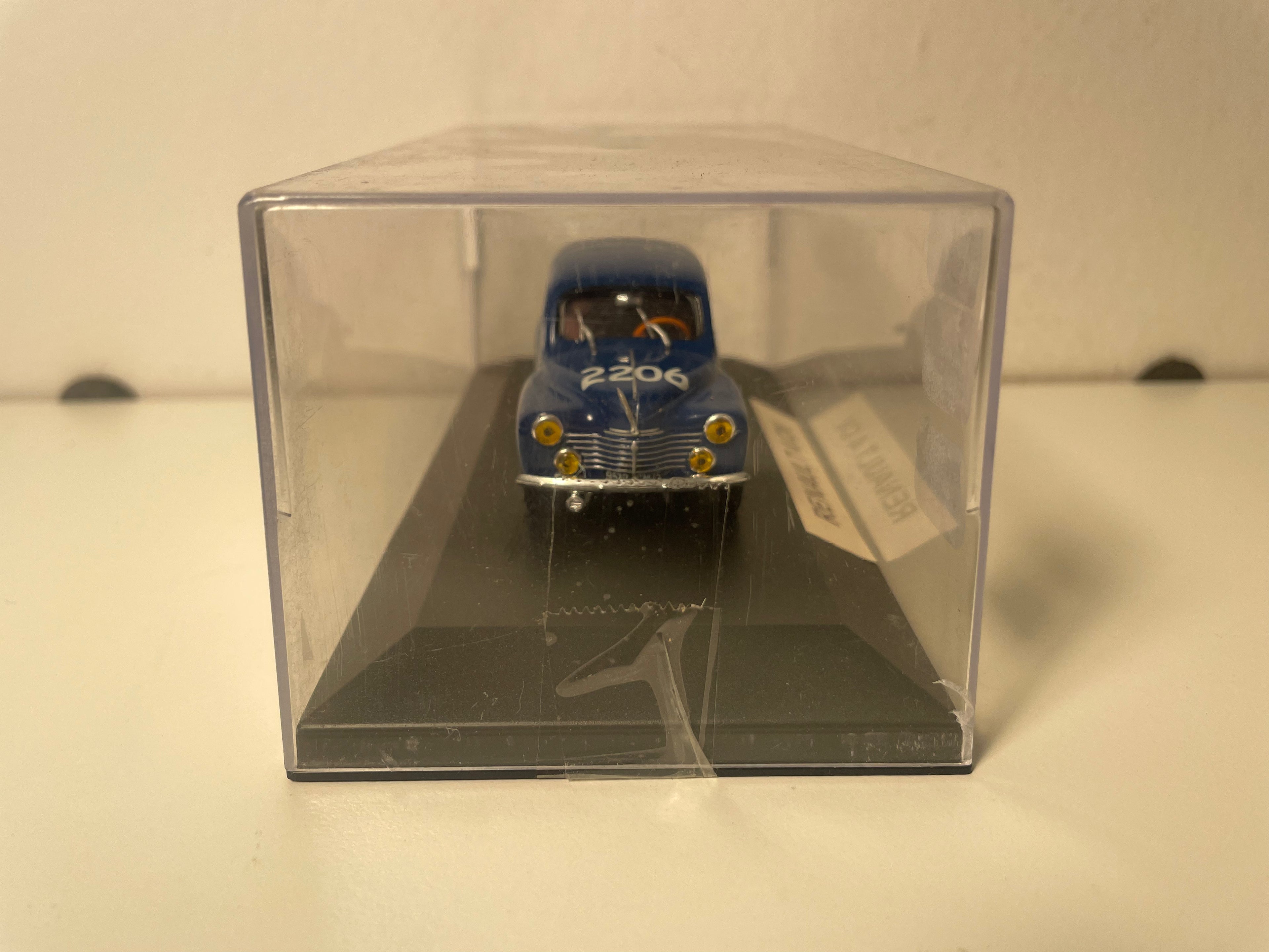 Renault 4 CV blu numero 2206 - Mille Miglia del 1954 (scatola plexi)