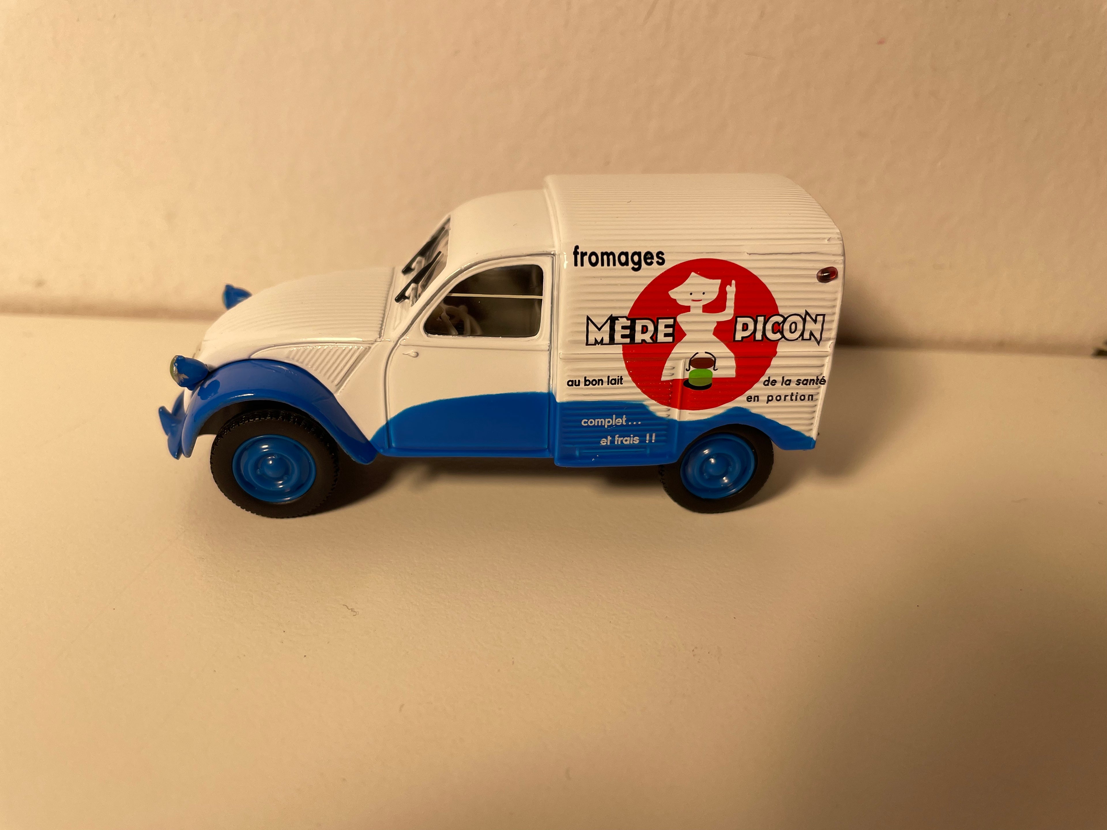 Citroën 2 CV AZU weiß und blau (MERE PICON Käse) - Norev (unter Blister)