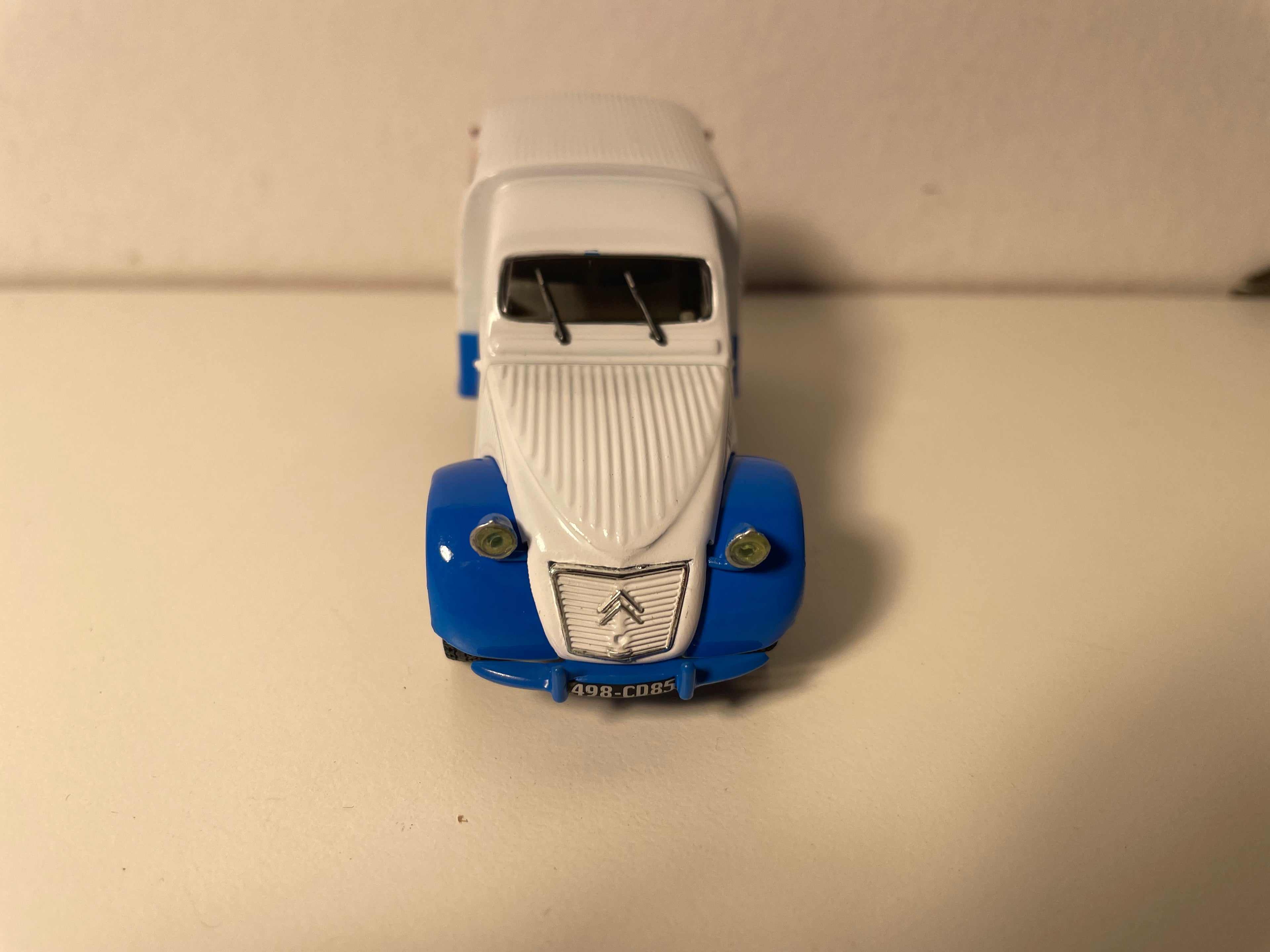 Citroën 2 CV AZU weiß und blau (MERE PICON Käse) - Norev (unter Blister)