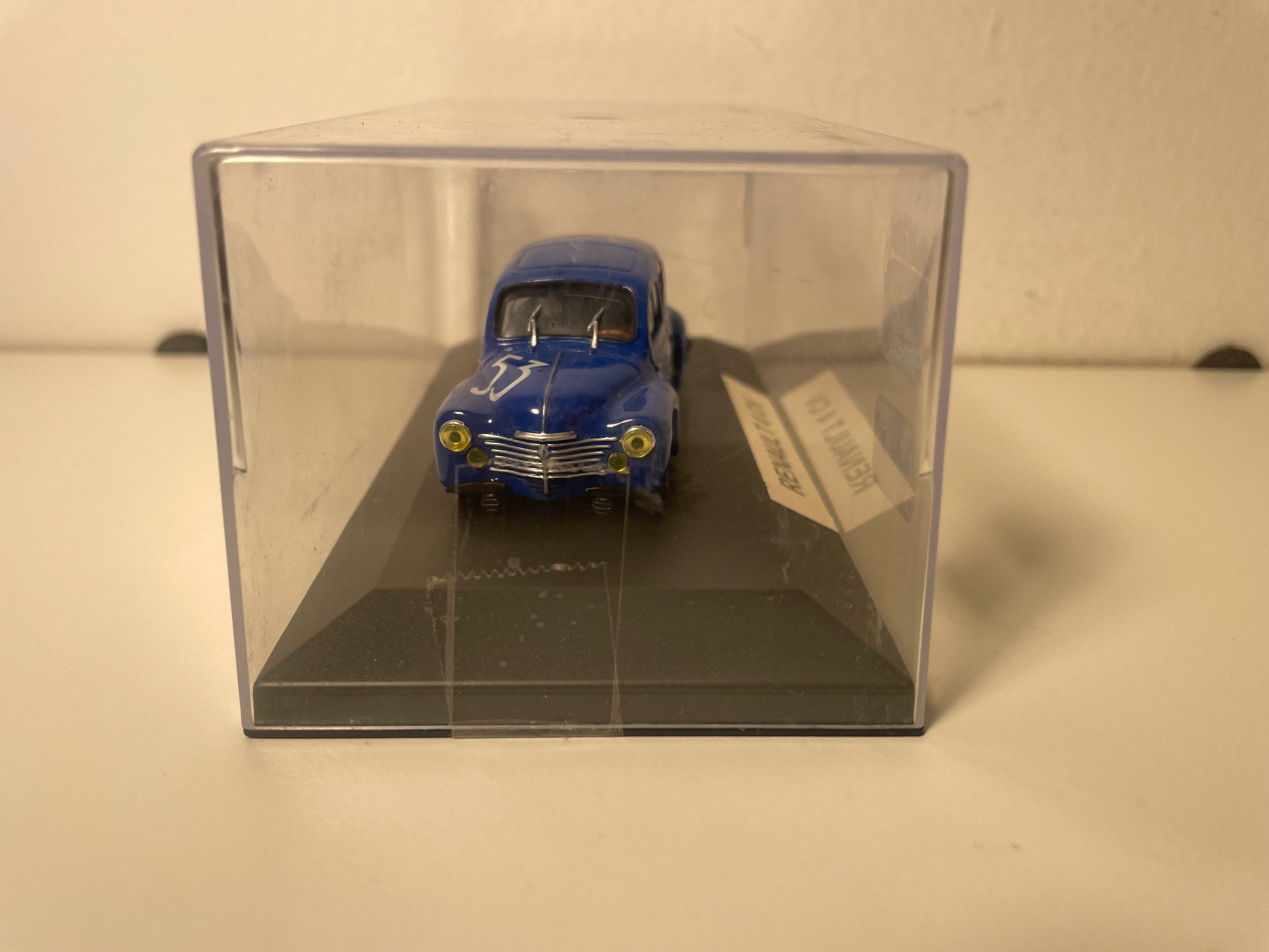 Renault 4 CV blo nummer 53 - Bol d'Or vu 1952 (plexikëscht Këscht)