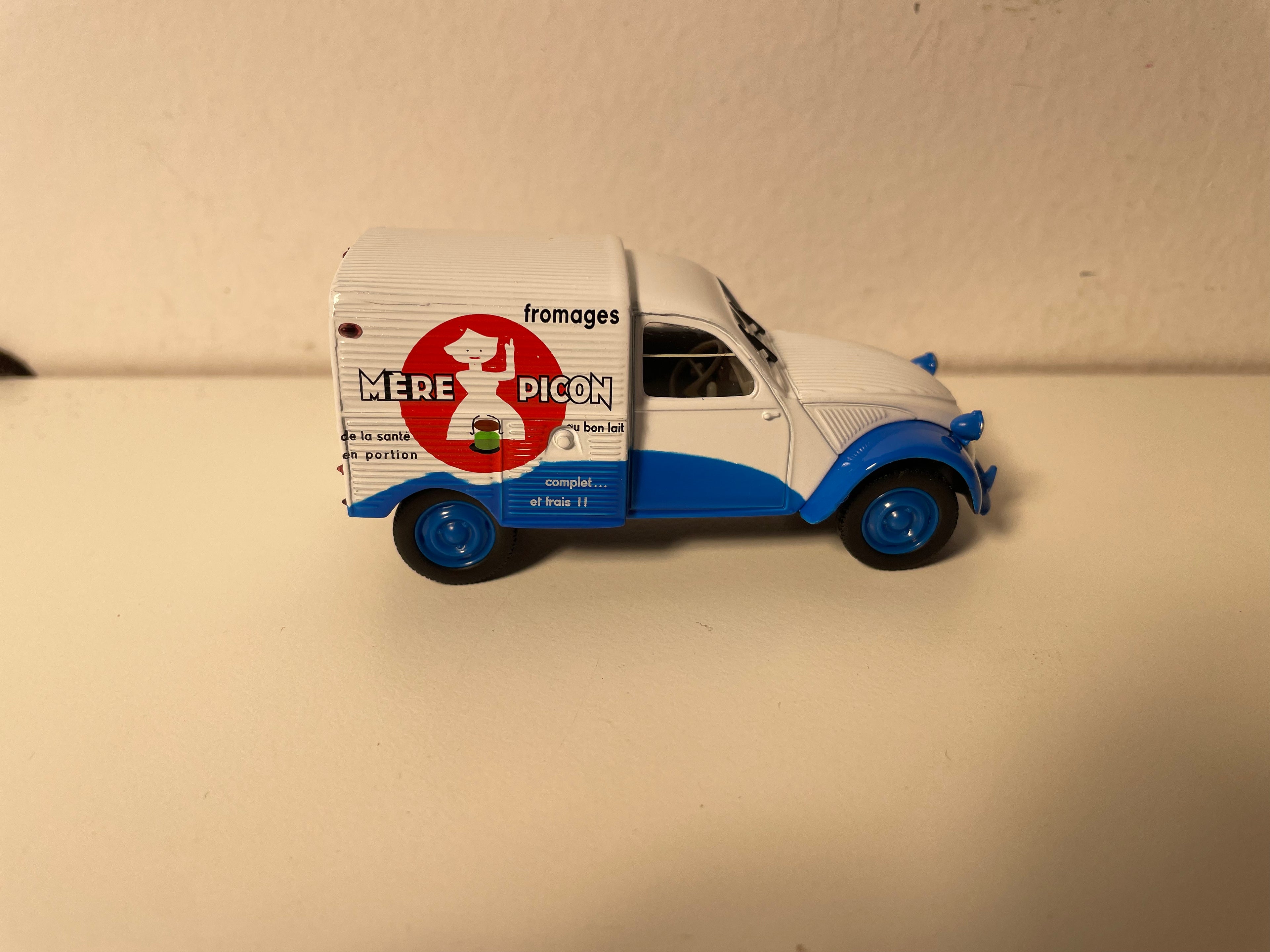 Citroën 2 CV AZU weiß und blau (MERE PICON Käse) - Norev (unter Blister)