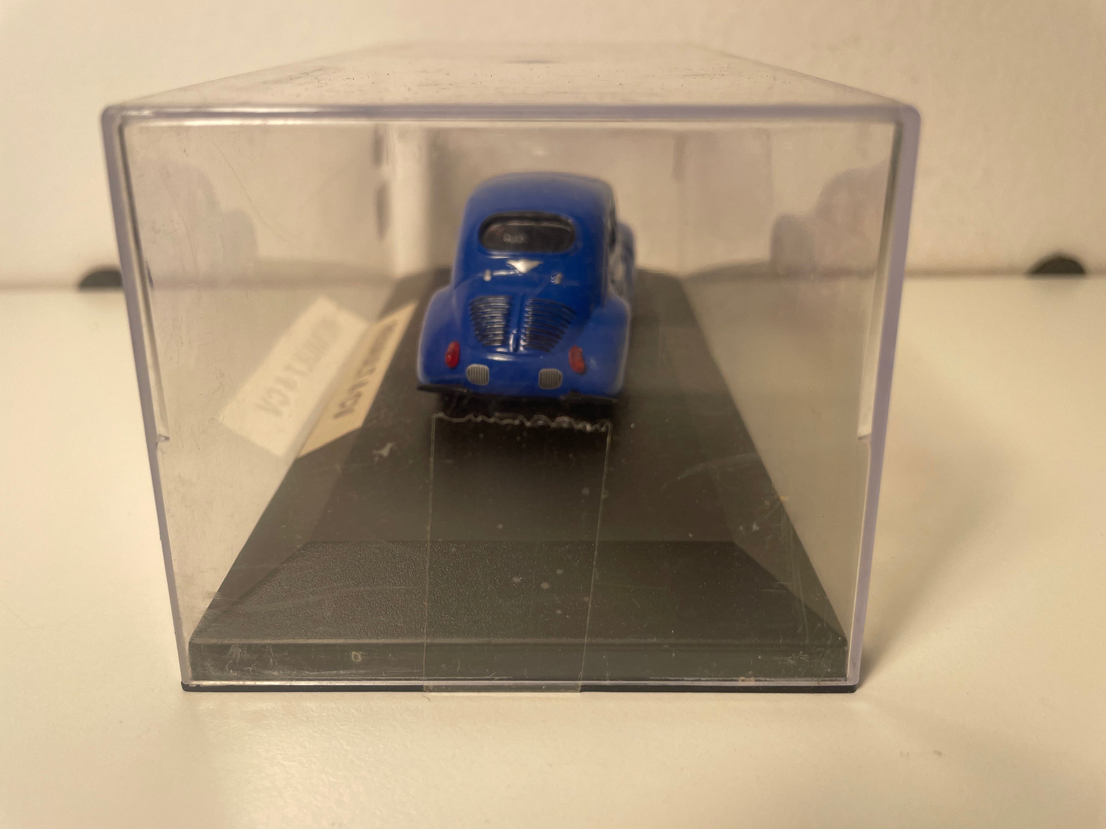 Renault 4 CV blo nummer 53 - Bol d'Or vu 1952 (plexikëscht Këscht)