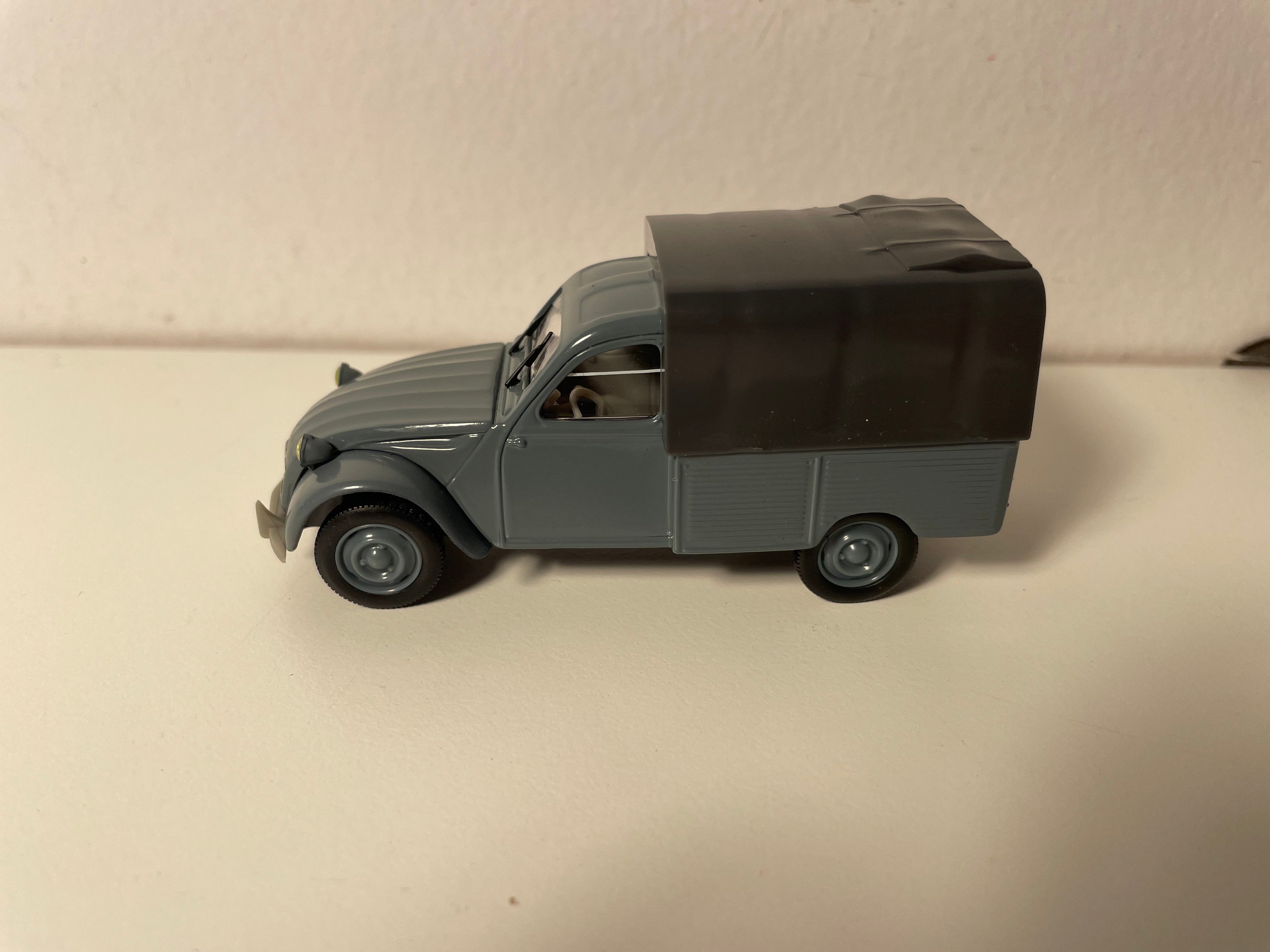 Citroën 2 CV pick-up grau abgedeckt - Norev (unter Blister)
