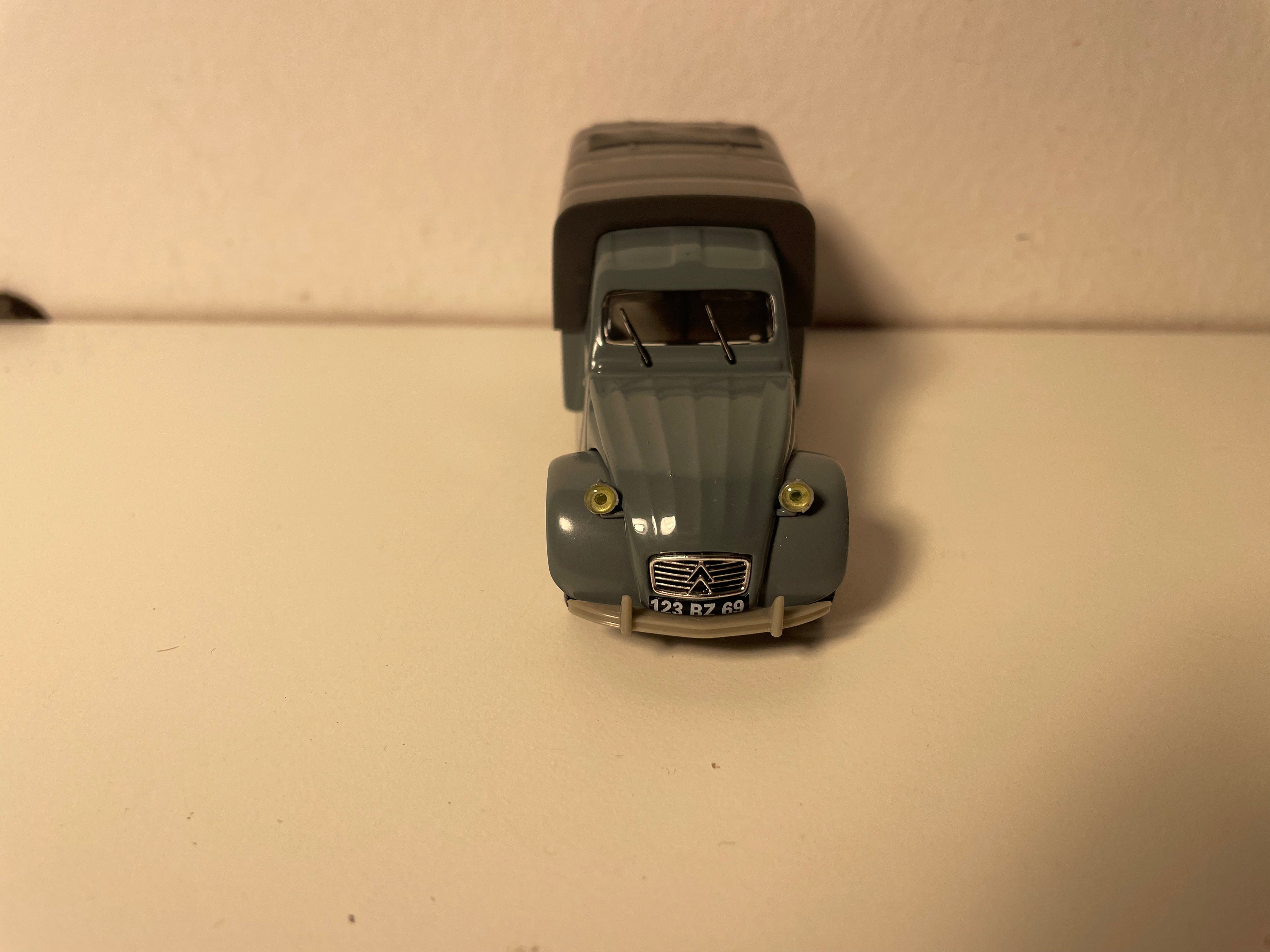 Citroën 2 CV pick-up grau abgedeckt - Norev (unter Blister)