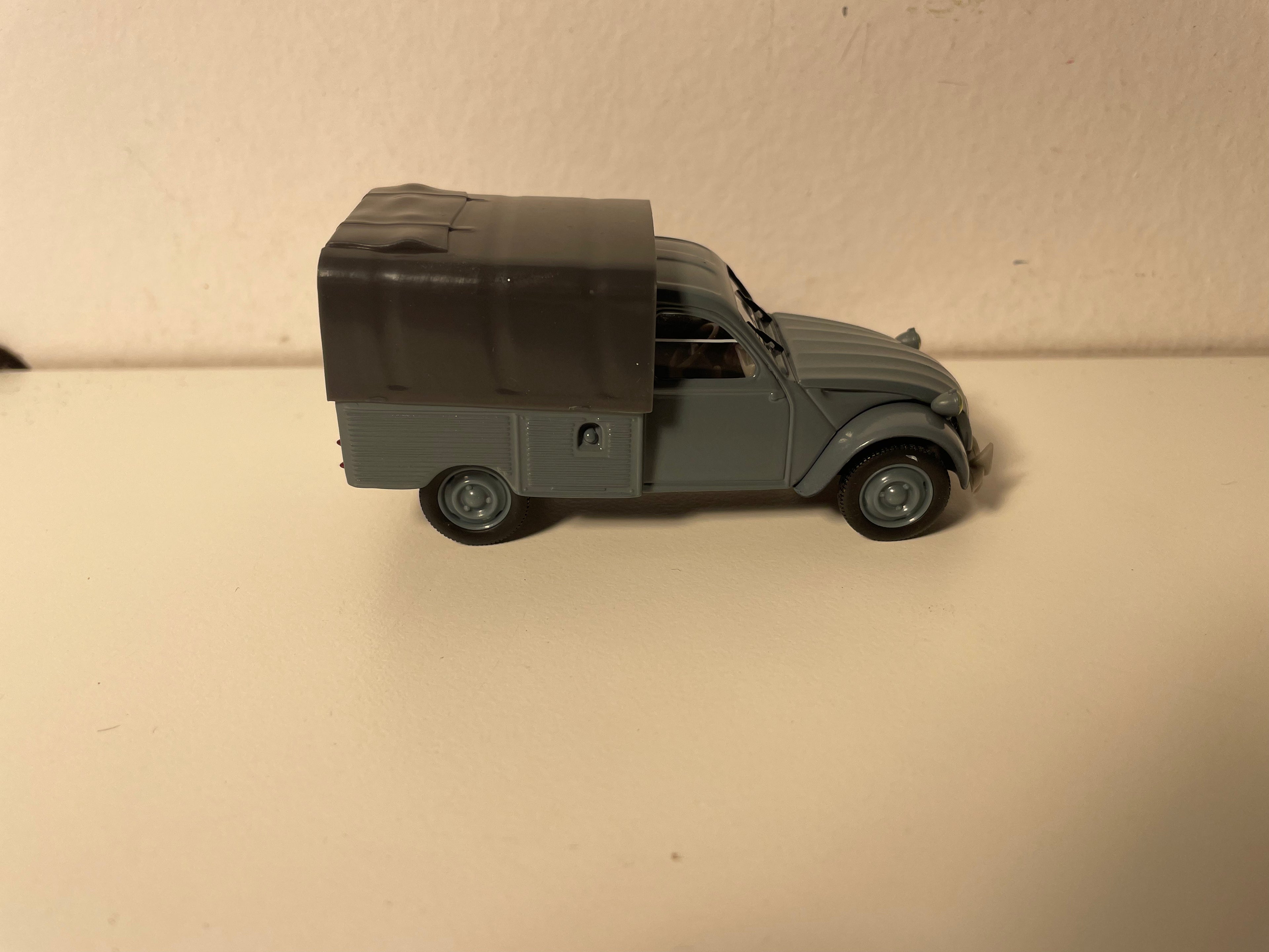 Citroën 2 CV pick-up grau abgedeckt - Norev (unter Blister)