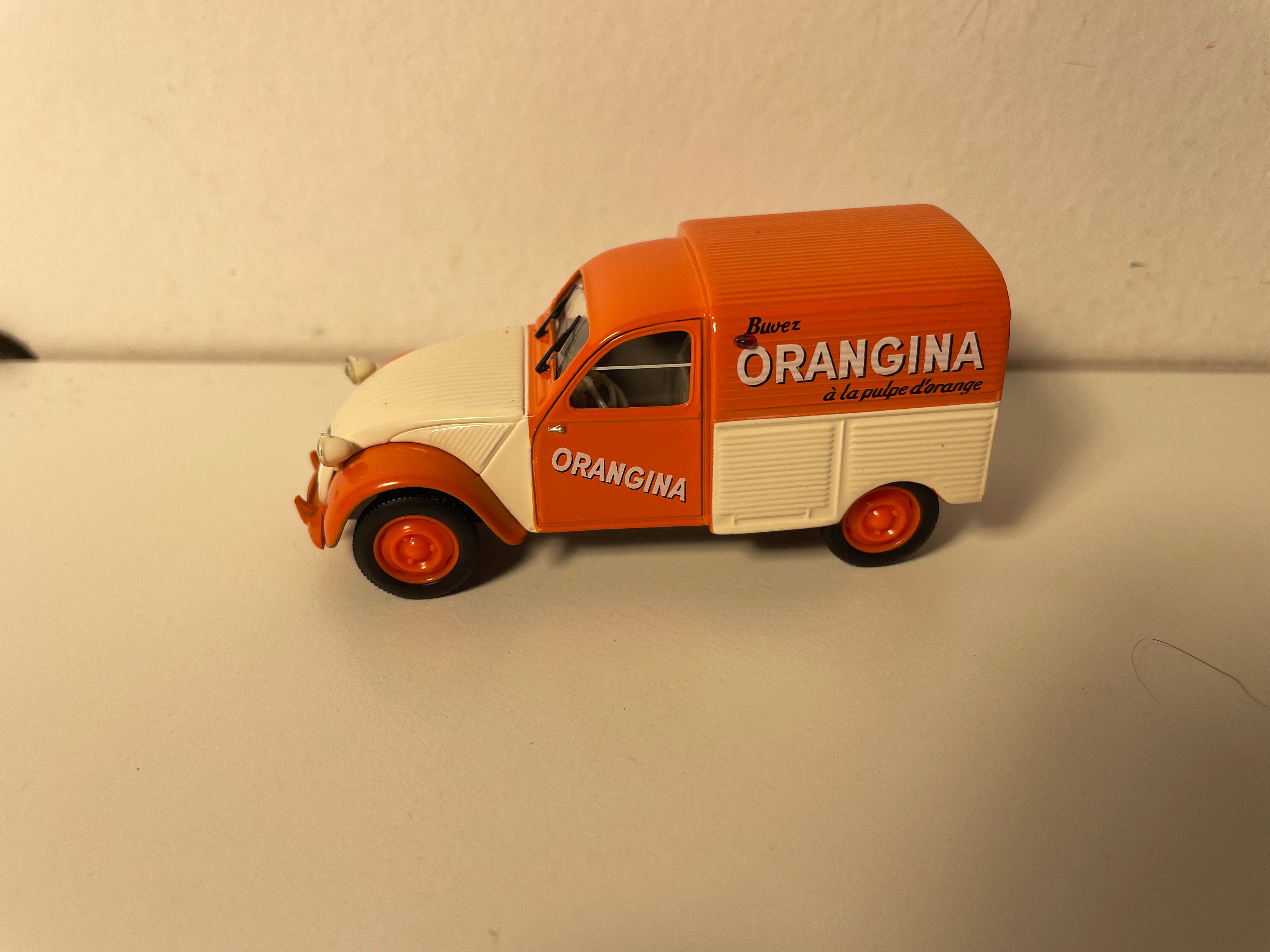 Citroën 2 CV AZU orange et beige clair ORANGINA - Norev (sous blister)