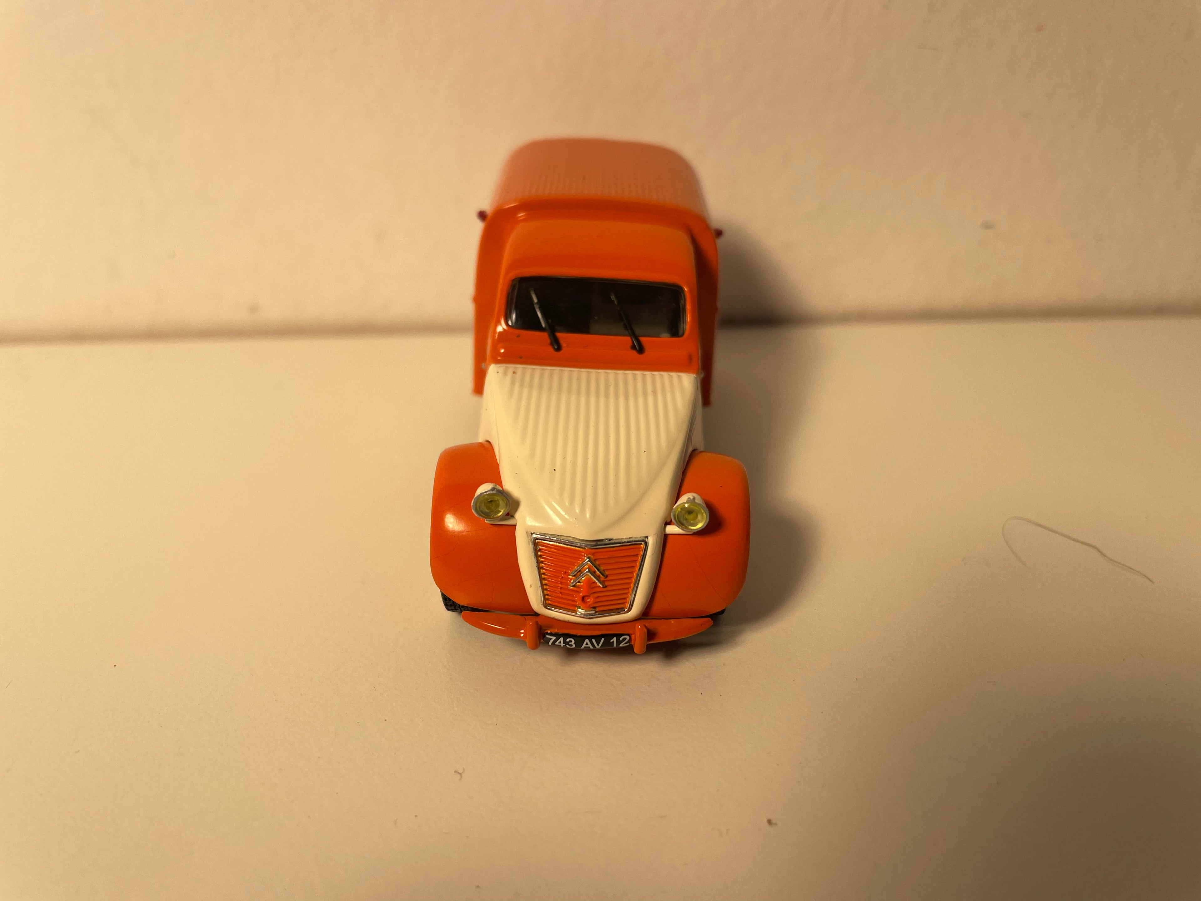 Citroën 2 CV AZU orange et beige clair ORANGINA - Norev (sous blister)