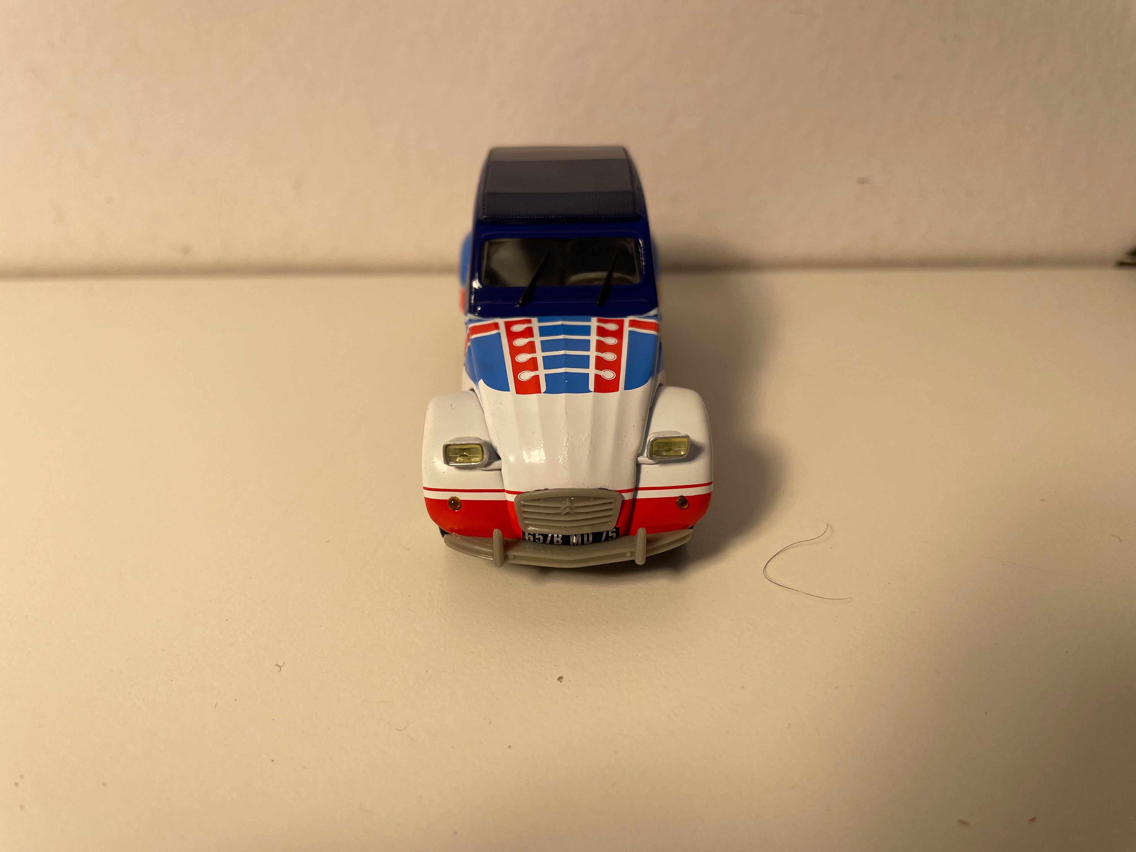 Citroën 2 CV 6 blue, blue, red and white with lace design on the hood - Norev (in blister)