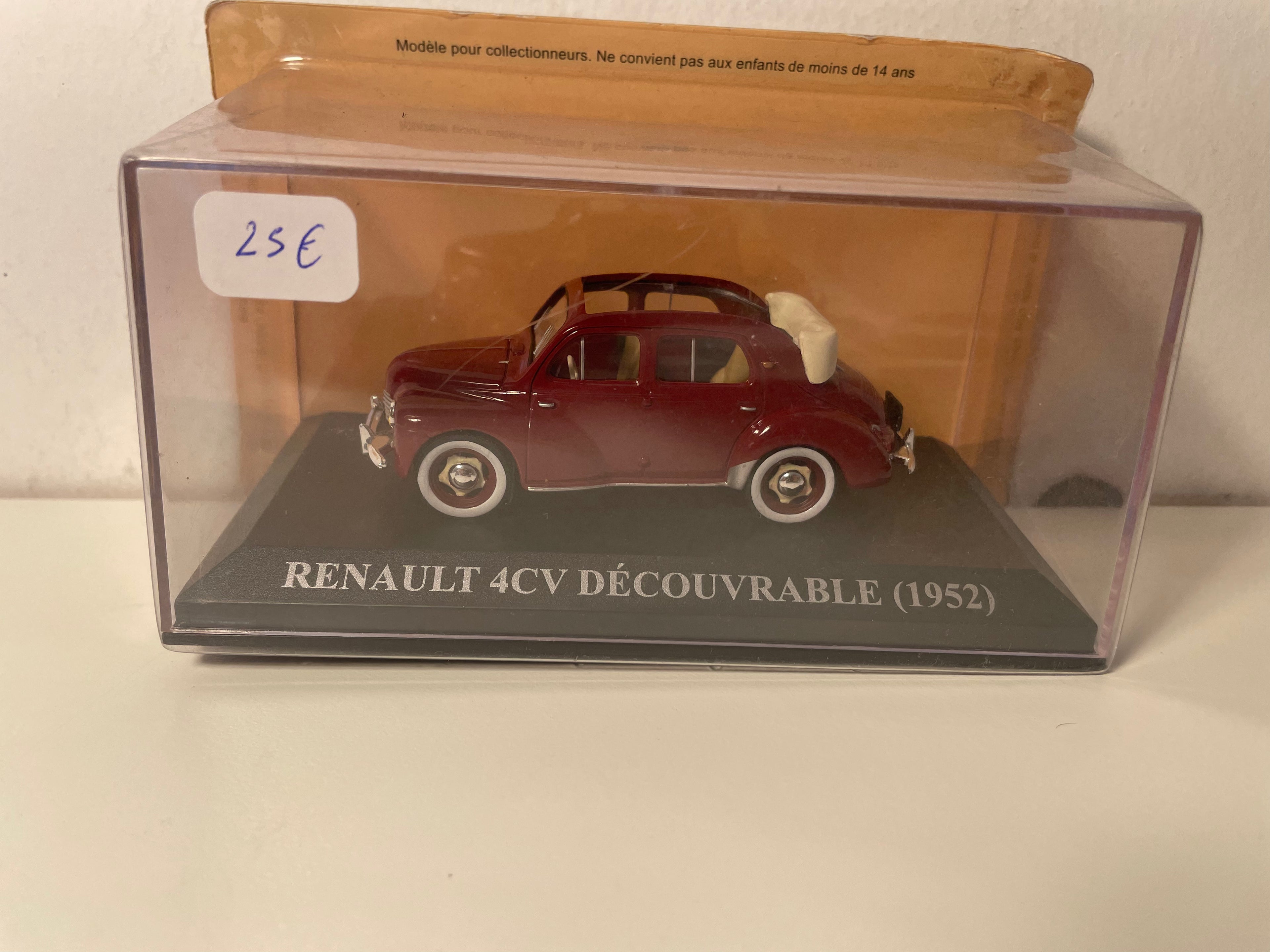 Renault 4 CV entdeckbar bordeaux vun 1952 (plexibox)