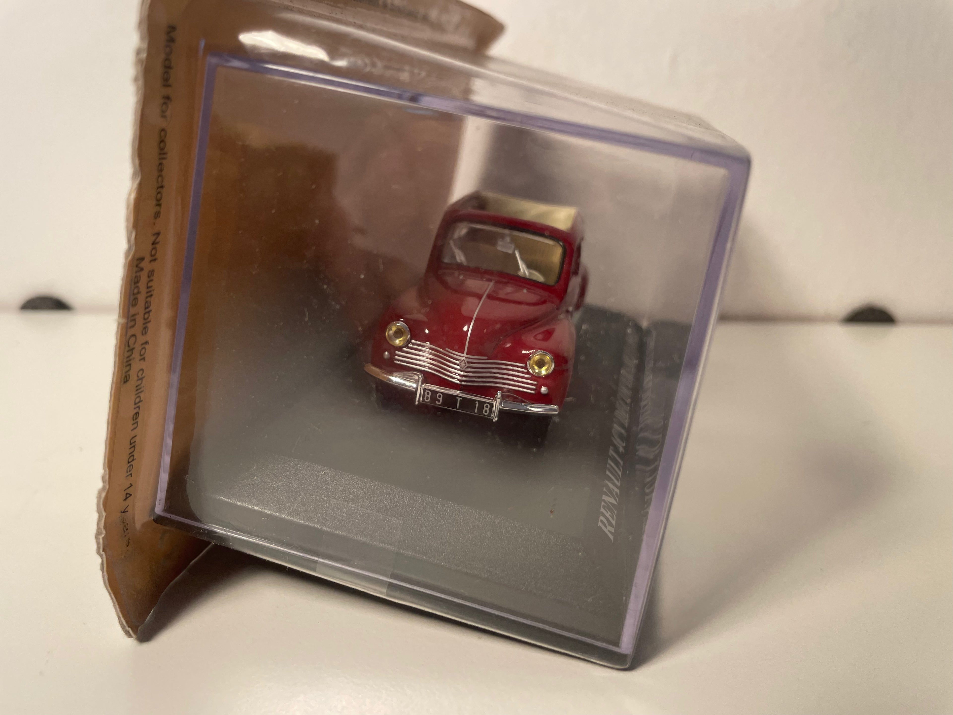 Renault 4 CV entdeckbar bordeaux vun 1952 (plexibox)