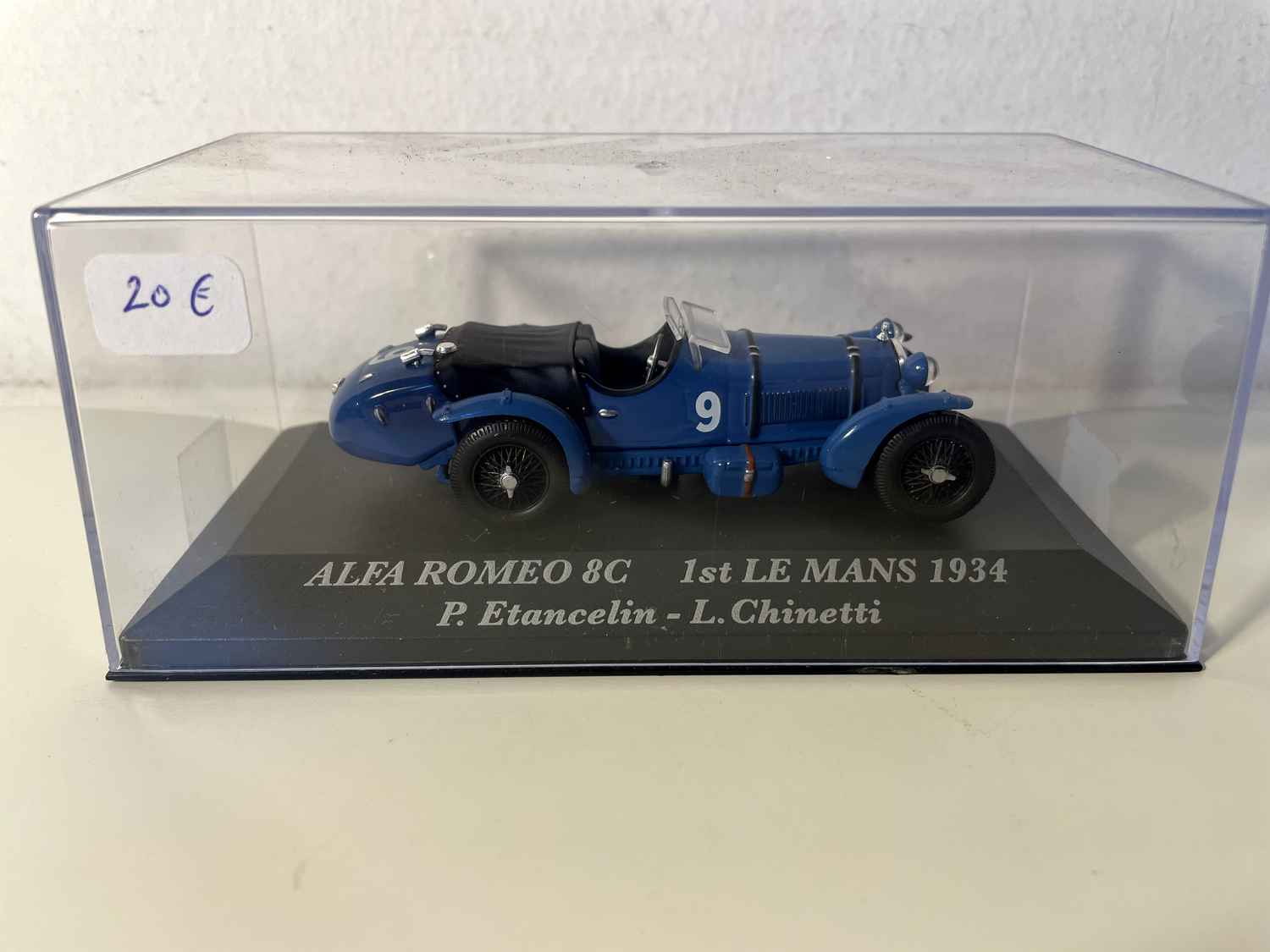 Alfa Roméo 8C niebieski numer 9 - 24 godziny Le Mans 1934