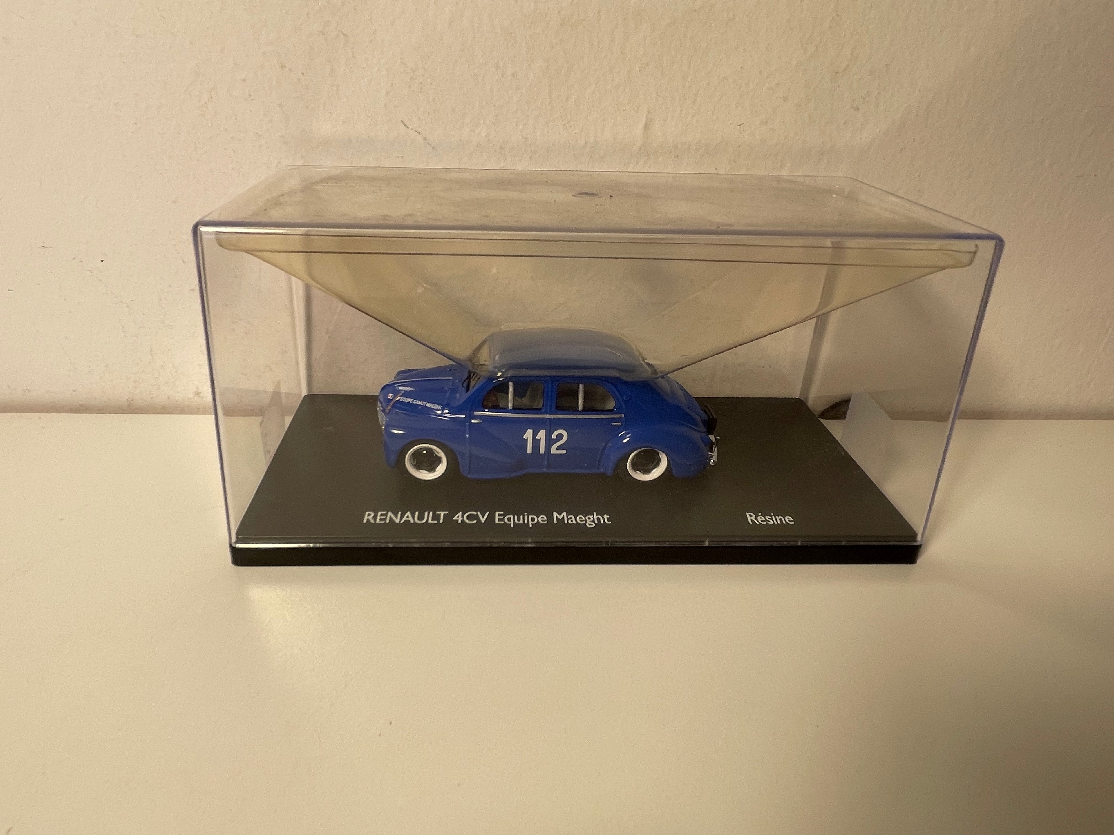 Renault 4 CV niebieska numer 12 z wyposażeniem Gamot Maeght - ELIGOR (pudełko plexi)
