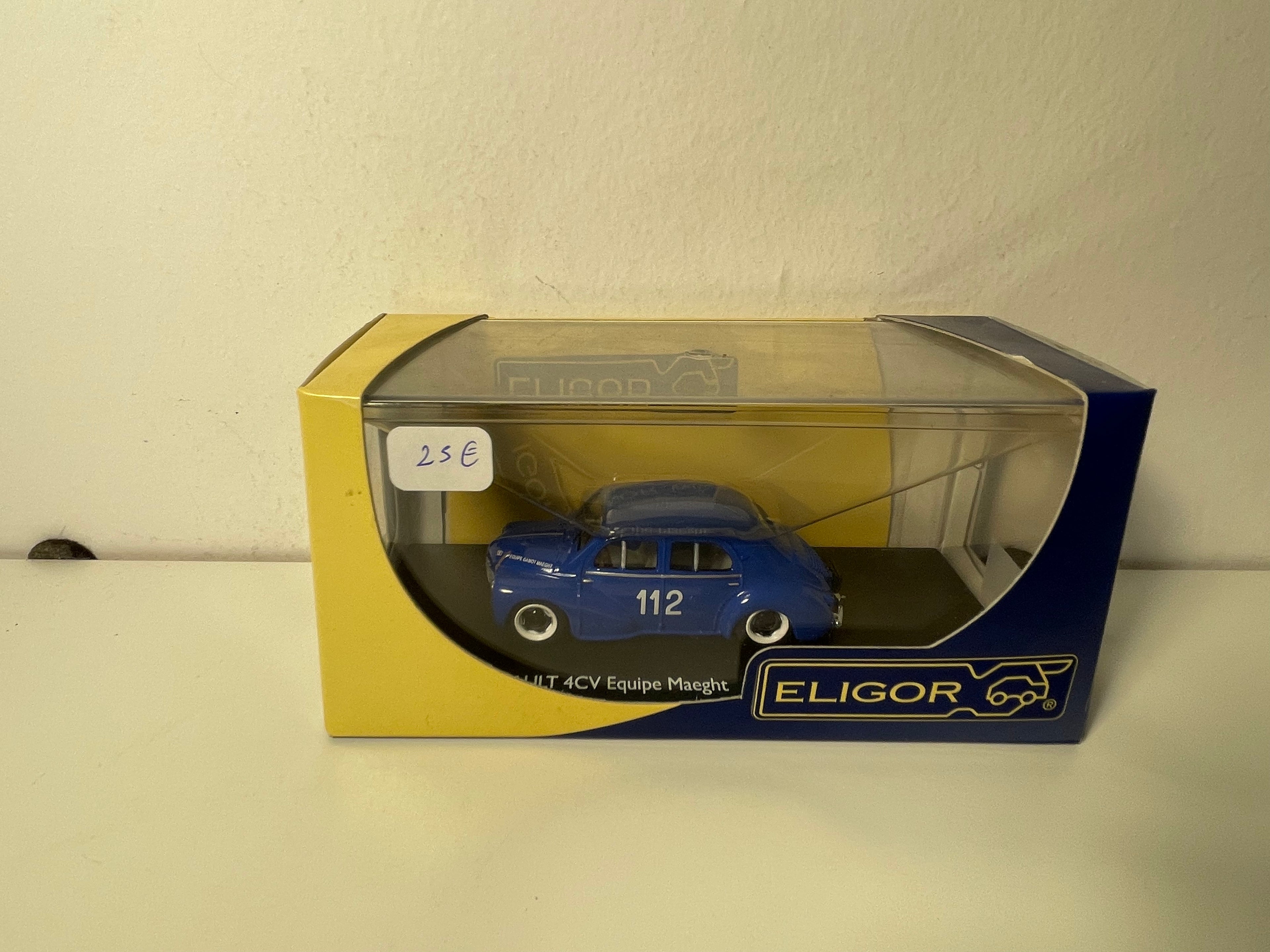 Renault 4 CV niebieska numer 12 z wyposażeniem Gamot Maeght - ELIGOR (pudełko plexi)