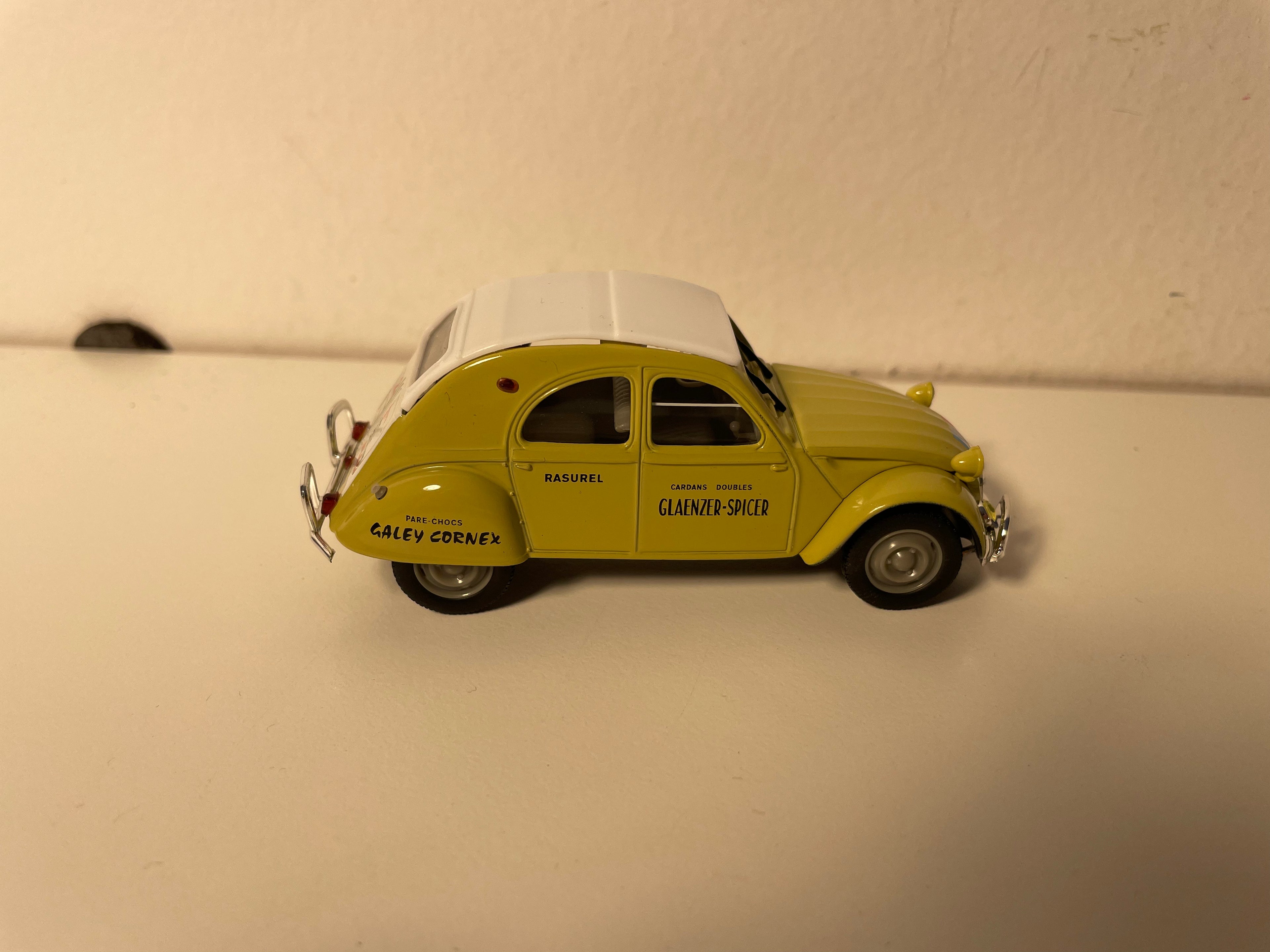 Citroën 2 CV AZLP Senfgelb mit weißem Dach "Expedition (Raid) Alexandre - Norev (in Blister)"