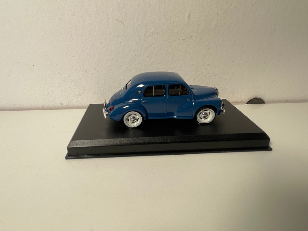 Renault 4 CV ciemnoniebieska z 1955 roku - Auto Plus (opakowanie z plexi)