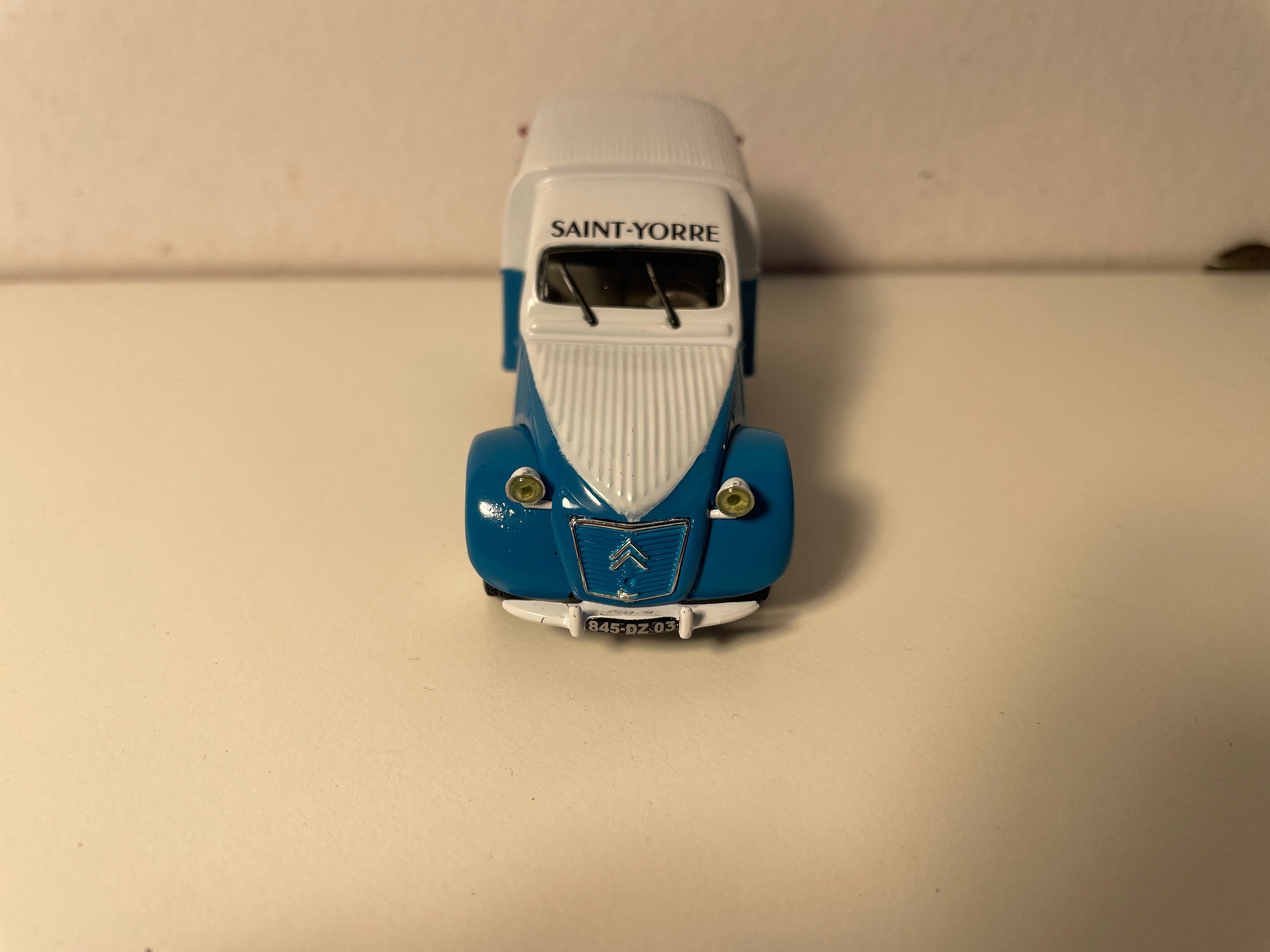 Citroën 2 CV AZU blau und weiß VICHY SAINT-YORRE - Norev (in Blister)
