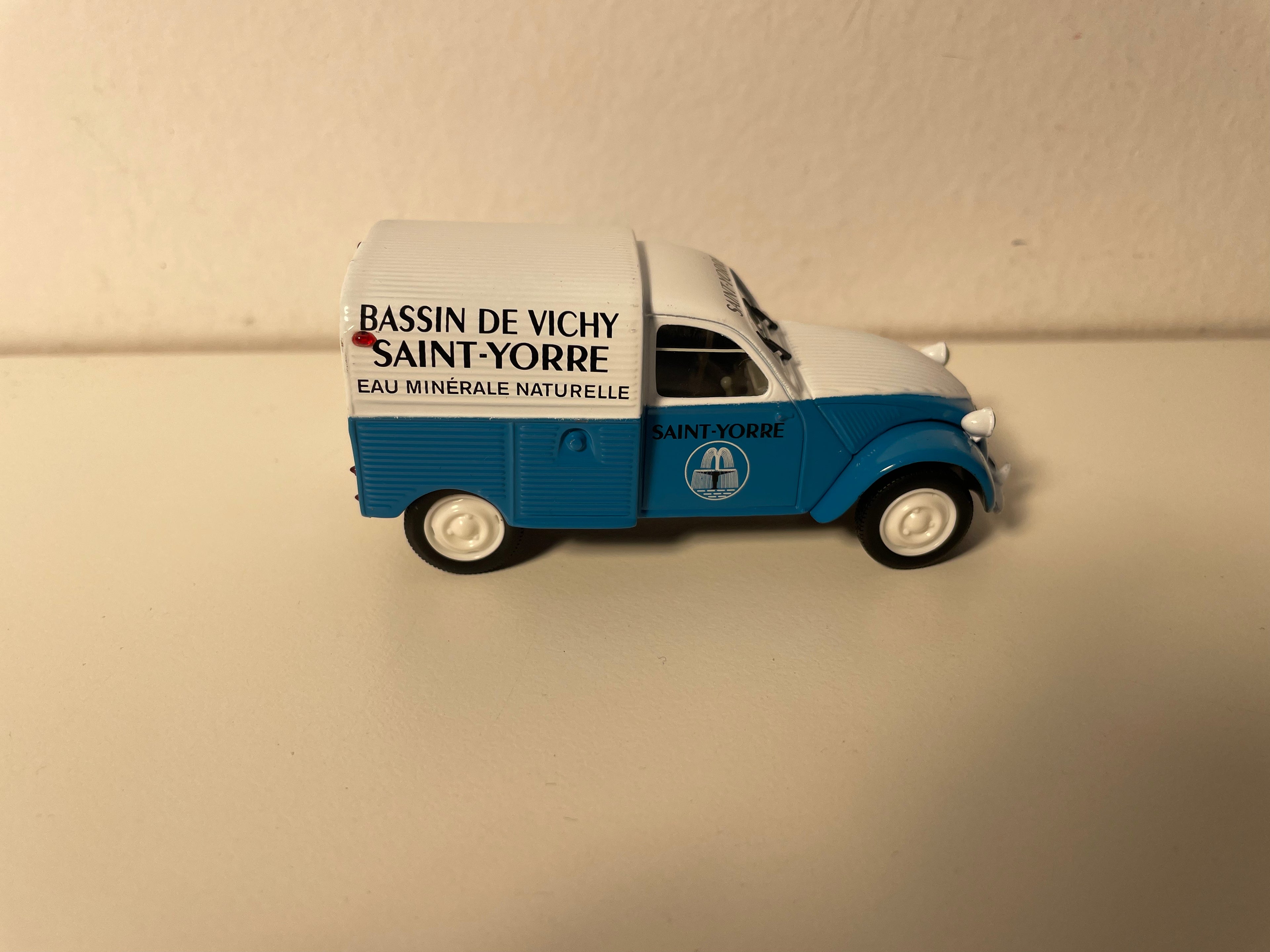 Citroën 2 CV AZU blau und weiß VICHY SAINT-YORRE - Norev (in Blister)