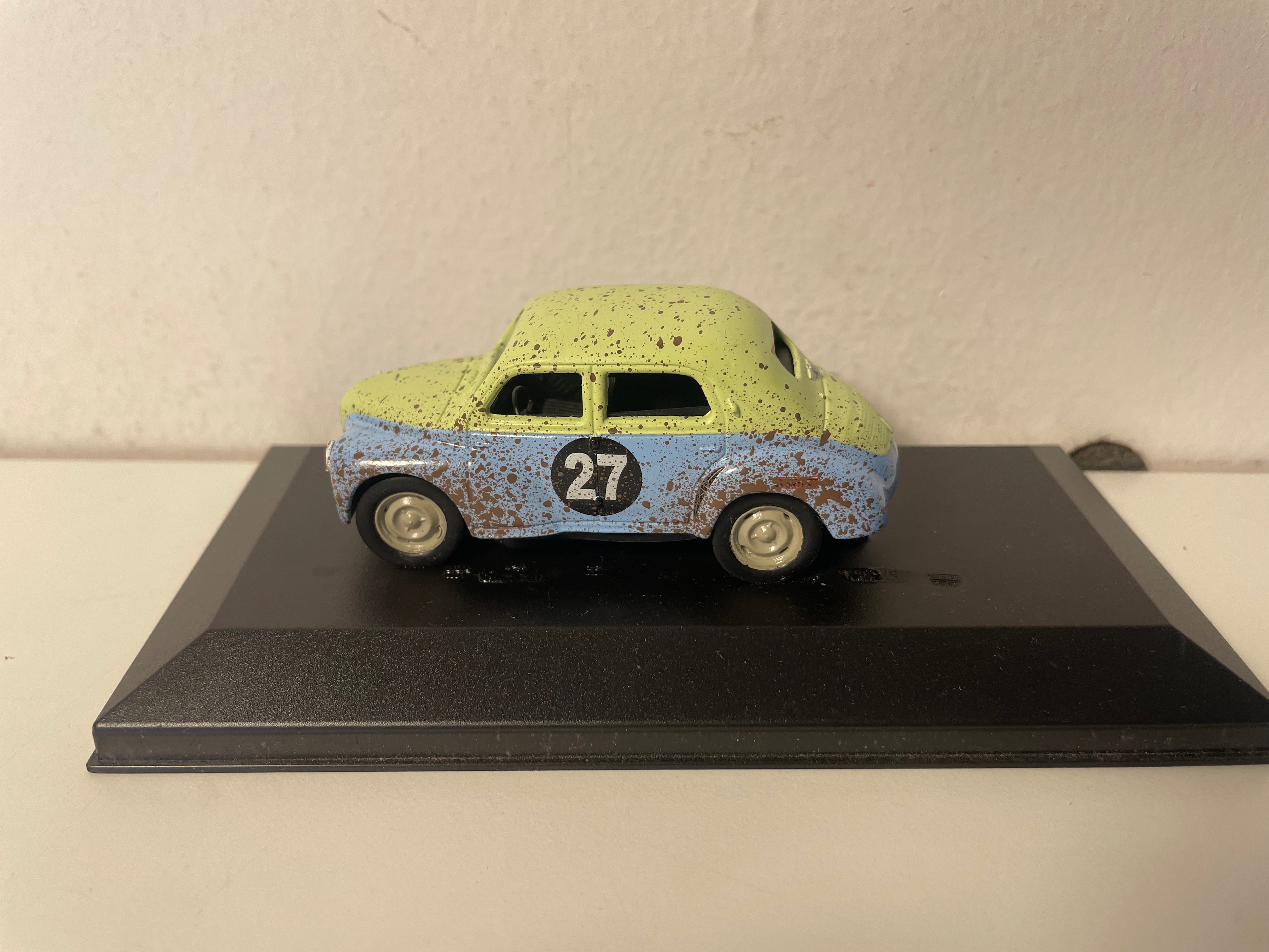 Renault 4 CV Cross blue and green spotted number 27 (plexi box)