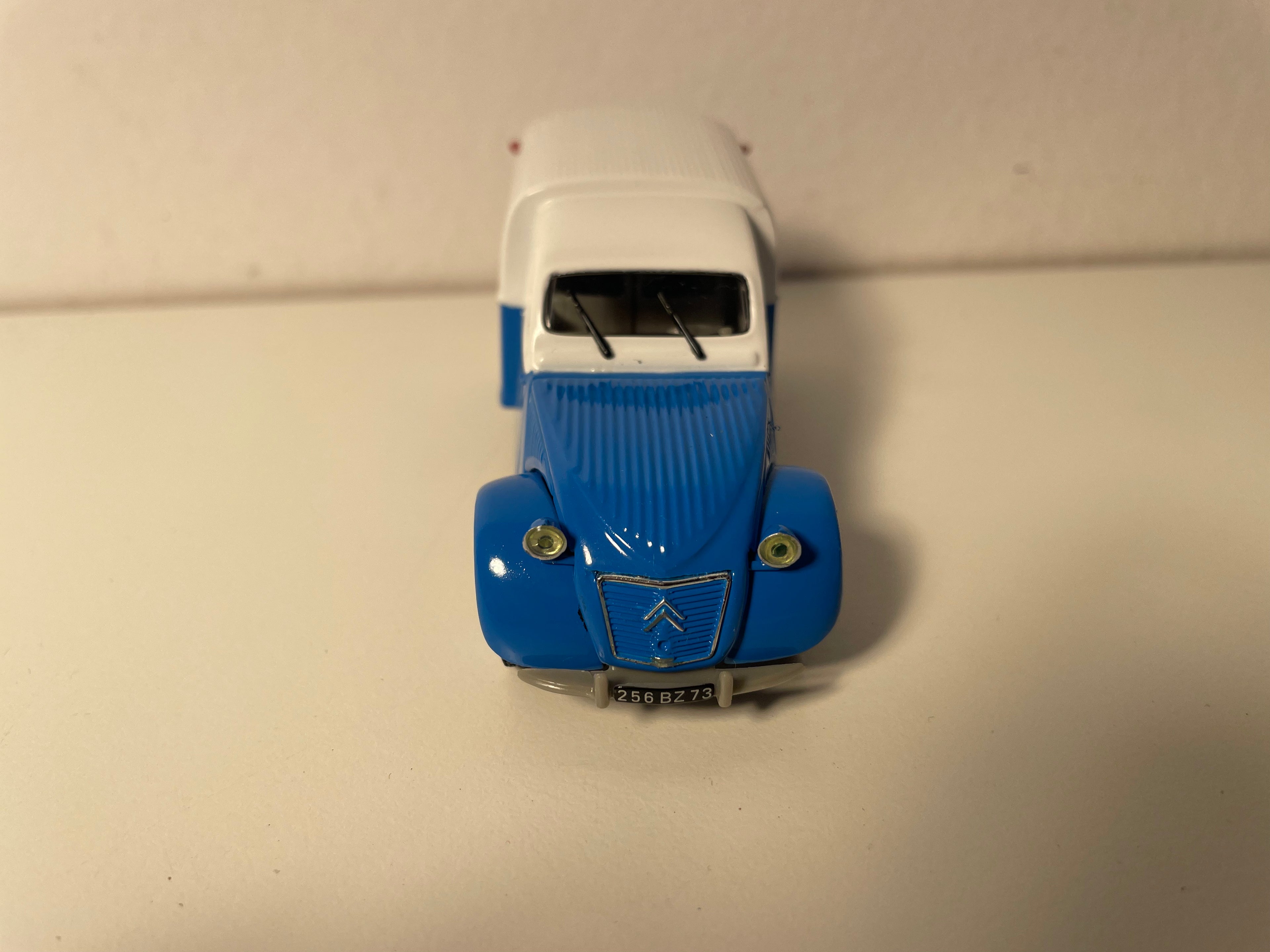 Citroën 2 CV AZU blau und weiß CAMPING GAZ INTERNATIONAL - Norev (unter Blister)
