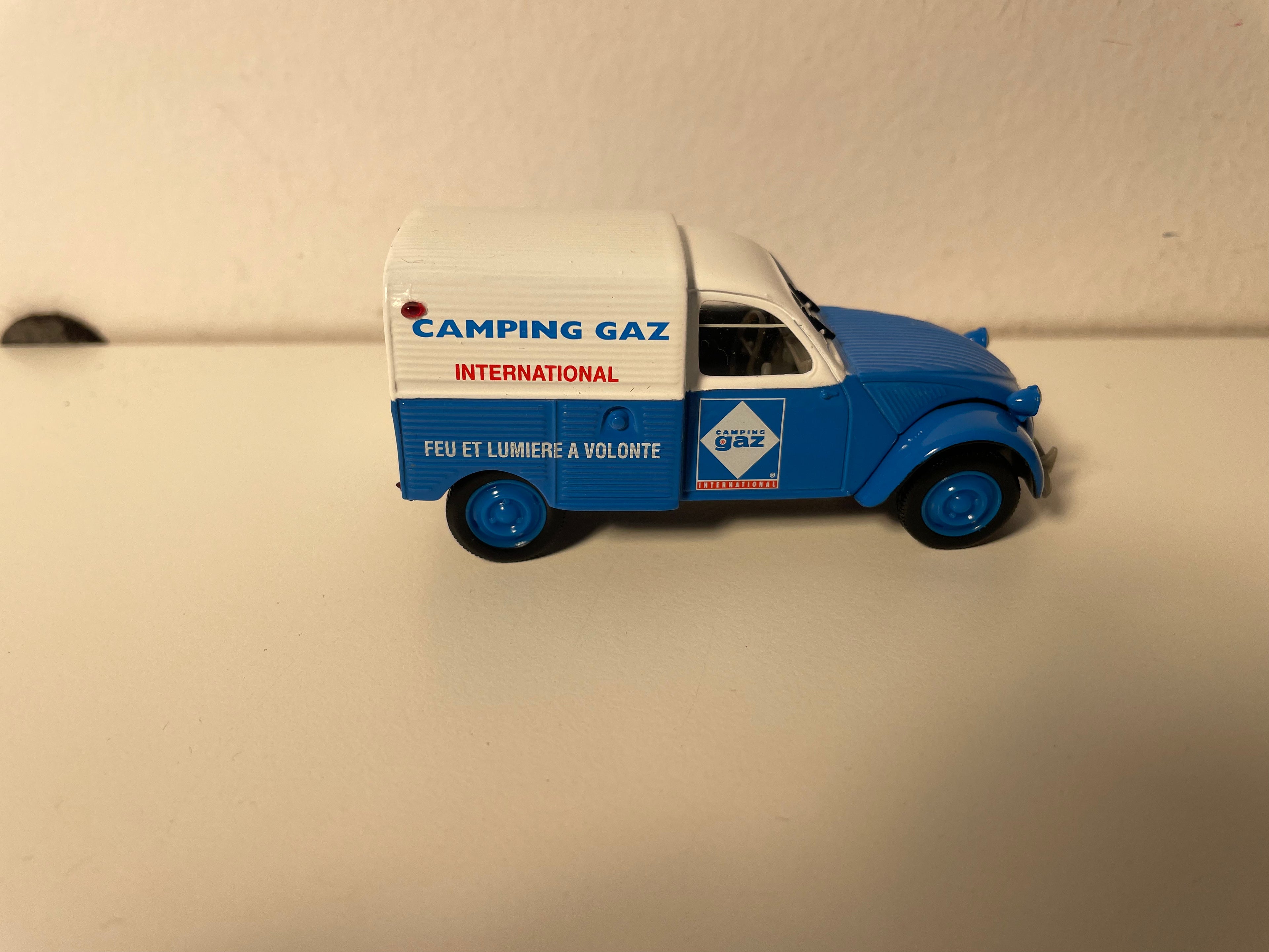 Citroën 2 CV AZU blau und weiß CAMPING GAZ INTERNATIONAL - Norev (unter Blister)