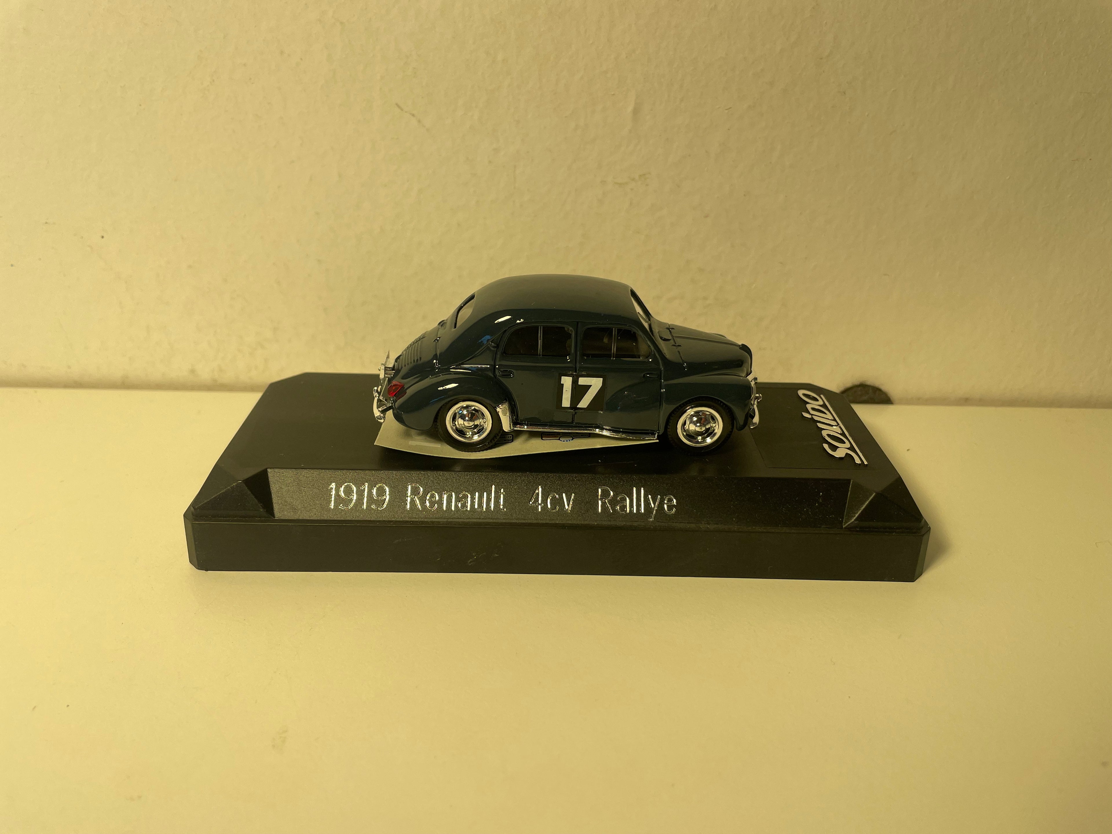 Renault 4 CV RALLYE dark green number 17 - Solido reference 1919 (plexi box)