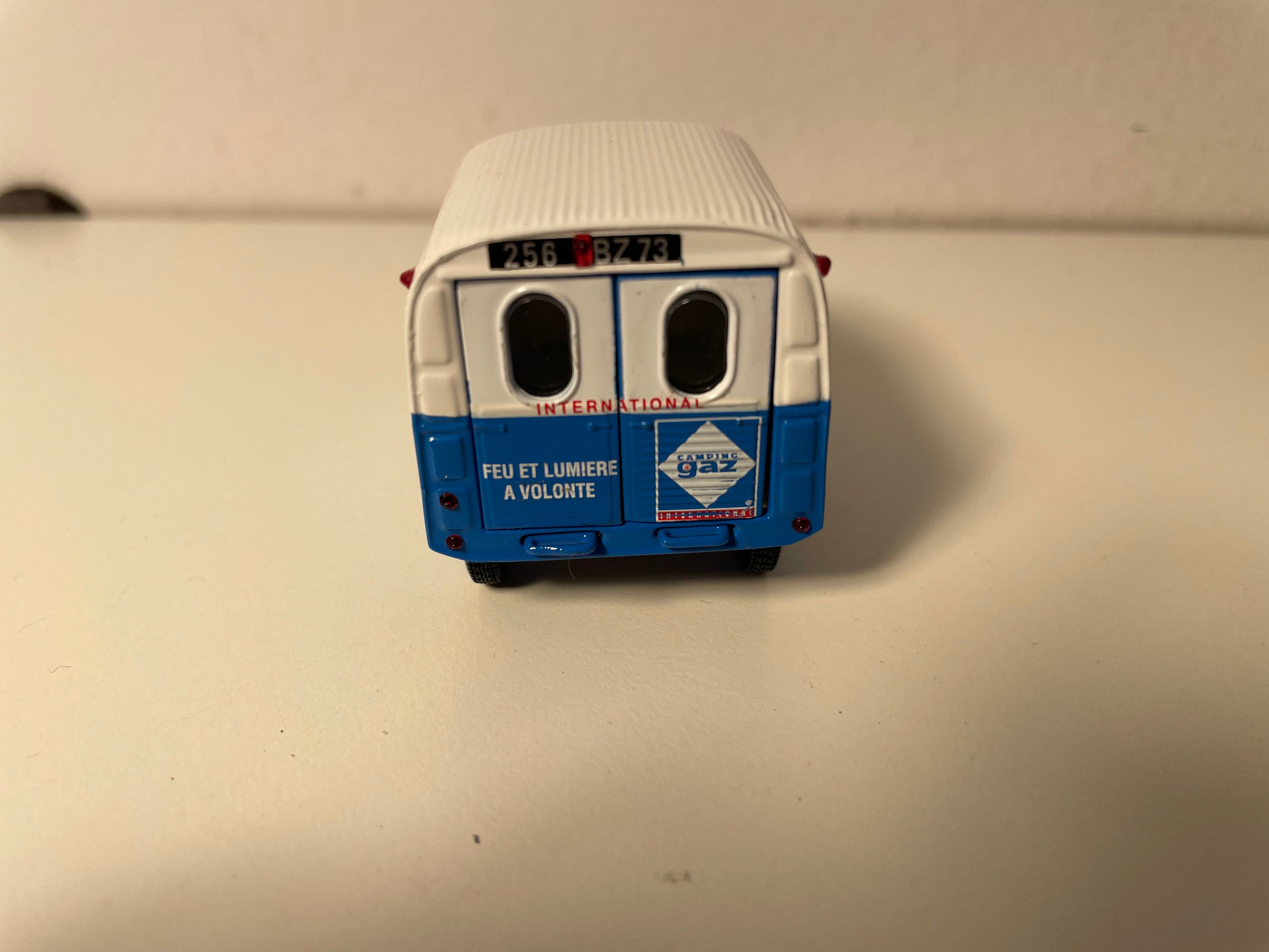 Citroën 2 CV AZU blau und weiß CAMPING GAZ INTERNATIONAL - Norev (unter Blister)