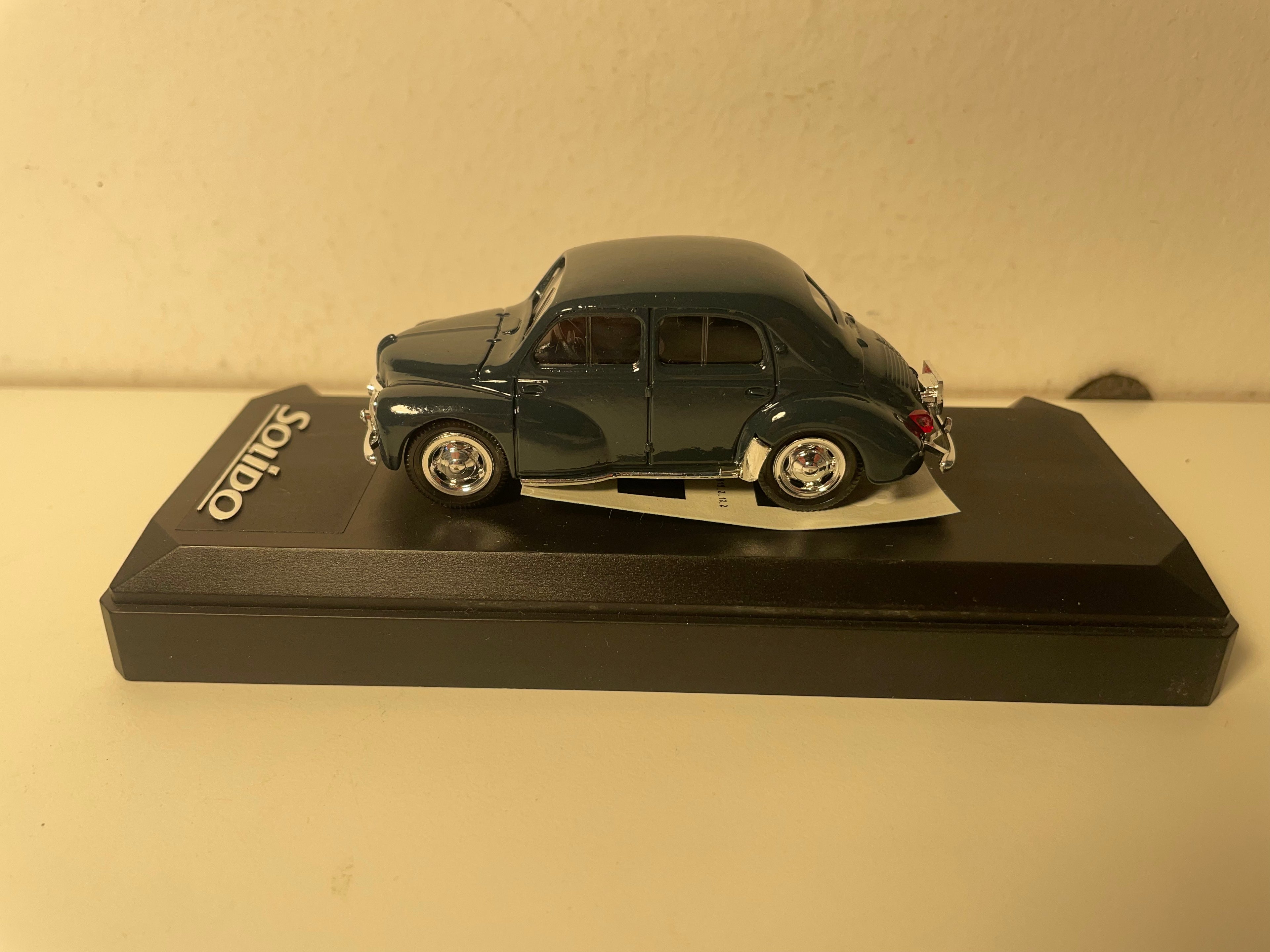 Renault 4 CV RALLYE dark green number 17 - Solido reference 1919 (plexi box)