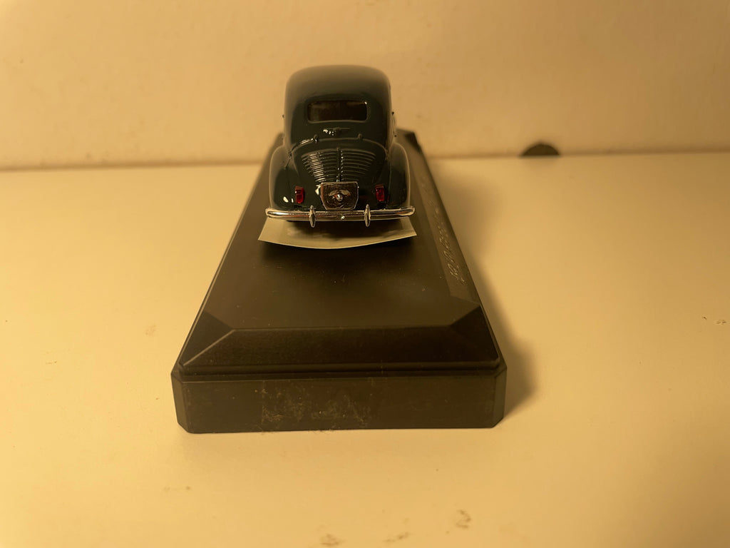 Renault 4 CV RALLYE ciemnozielona numer 17 - Solido referencja 1919 (pudełko plexi)