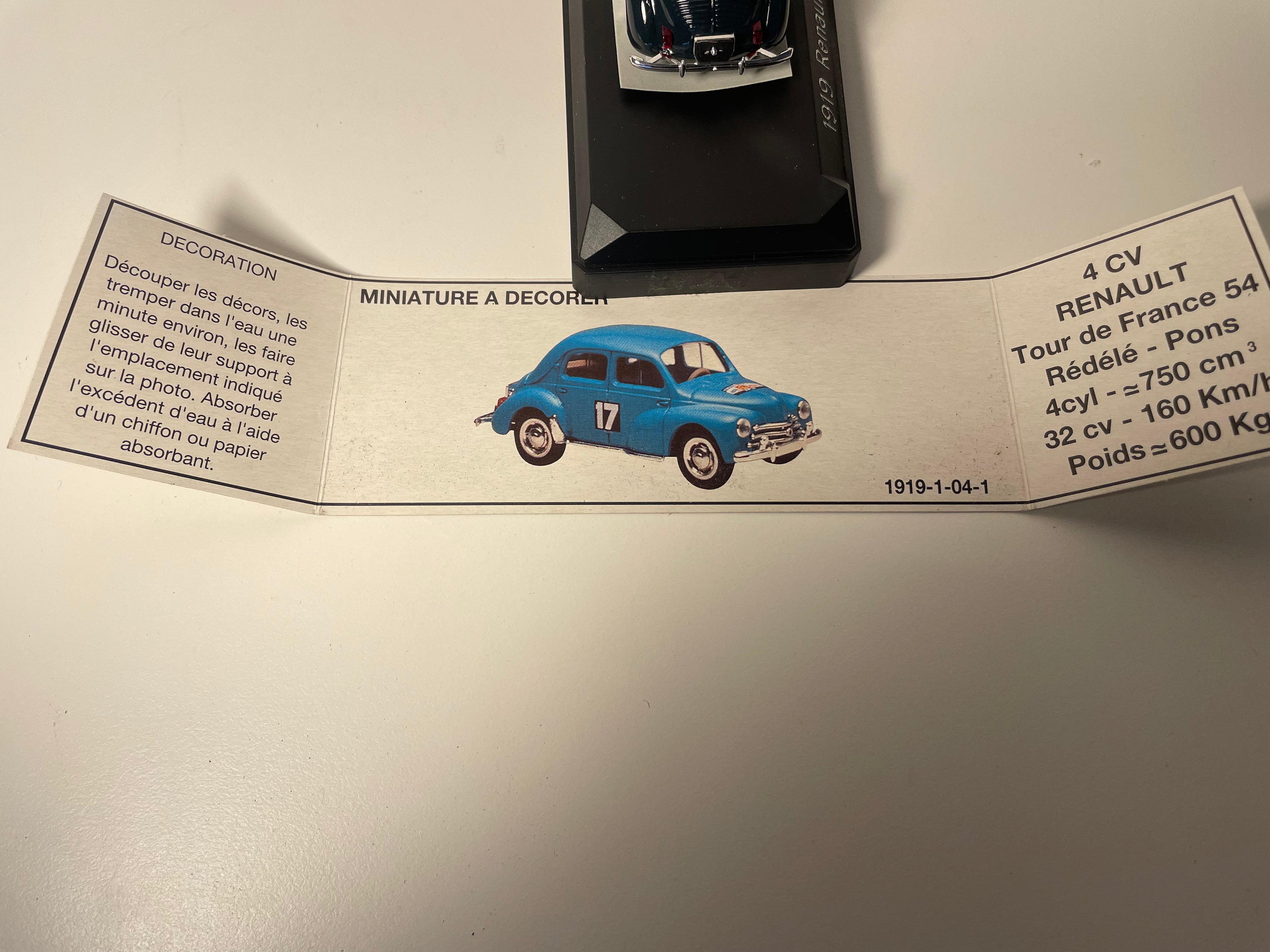 Renault 4 CV RALLYE ciemnozielona numer 17 - Solido referencja 1919 (pudełko plexi)