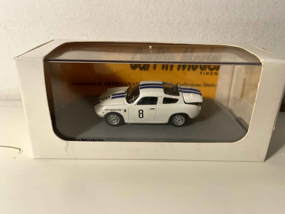 Fiat Abarth 1000 Bialbero biały i niebieski numer 8 - 12 godzin Sebring (Floryda) z 1962 roku - kolekcja CarPin Models