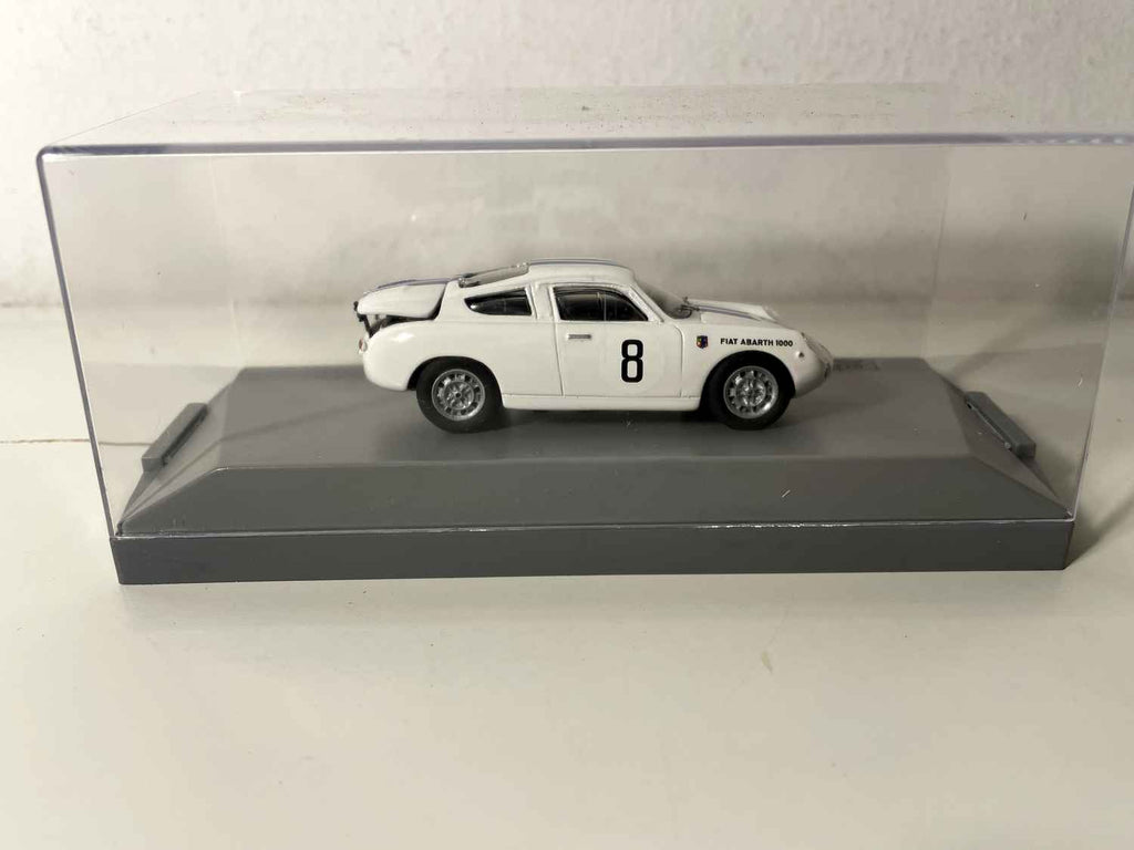 Fiat Abarth 1000 Bialbero biały i niebieski numer 8 - 12 godzin Sebring (Floryda) z 1962 roku - kolekcja CarPin Models