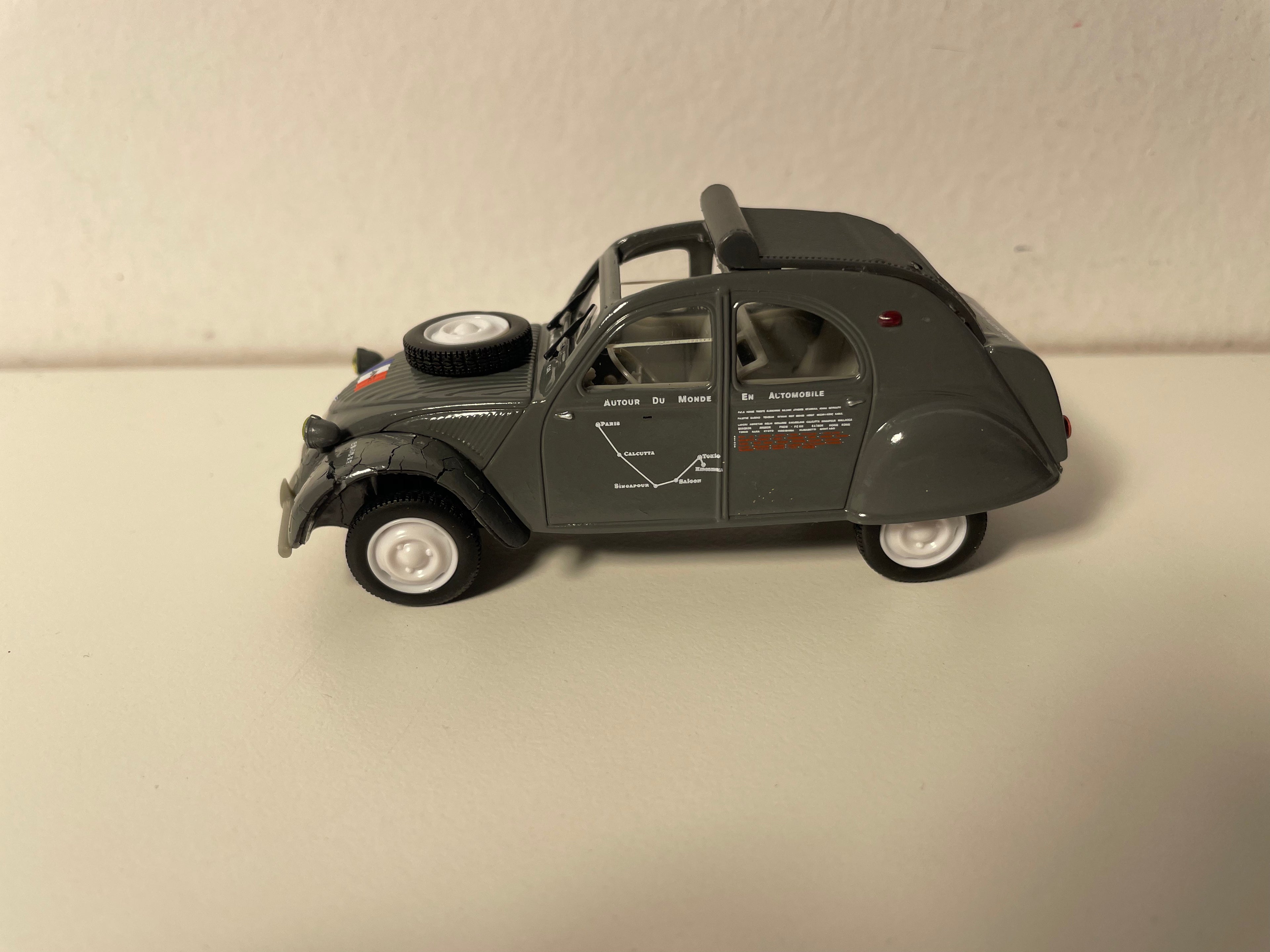 Citroën 2 CV AZLP grau Rallye "Paris-Kalkutta-Singapur-Tokio" - Norev (in Blister)
