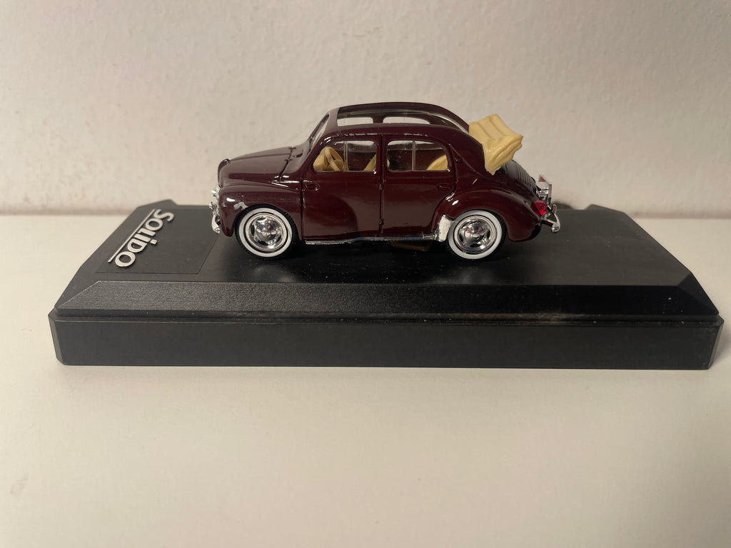 Renault 4 CV odkryty bordowy - Solido numer 4538 (opakowanie plexi)