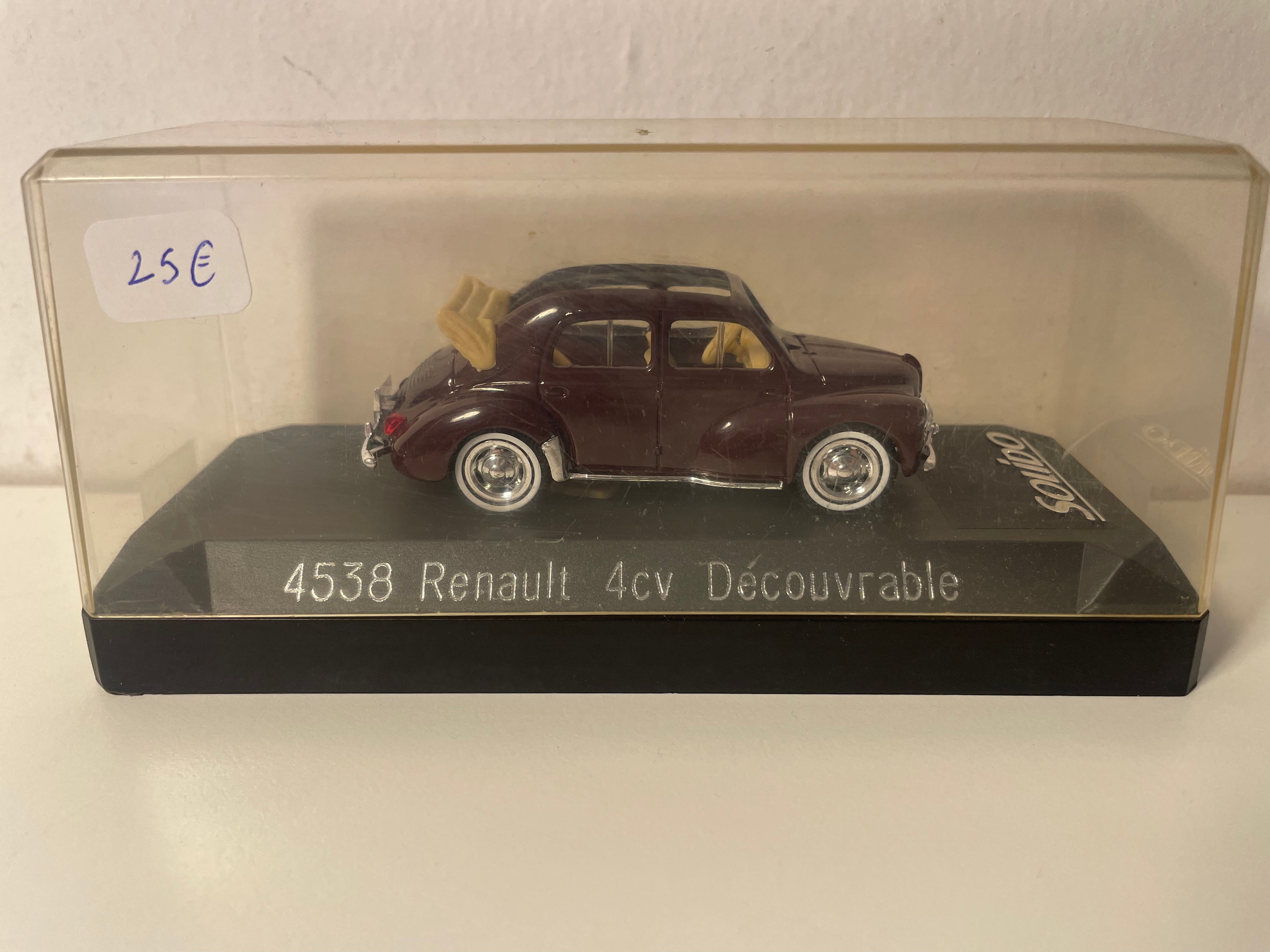 Renault 4 CV odkryty bordowy - Solido numer 4538 (opakowanie plexi)