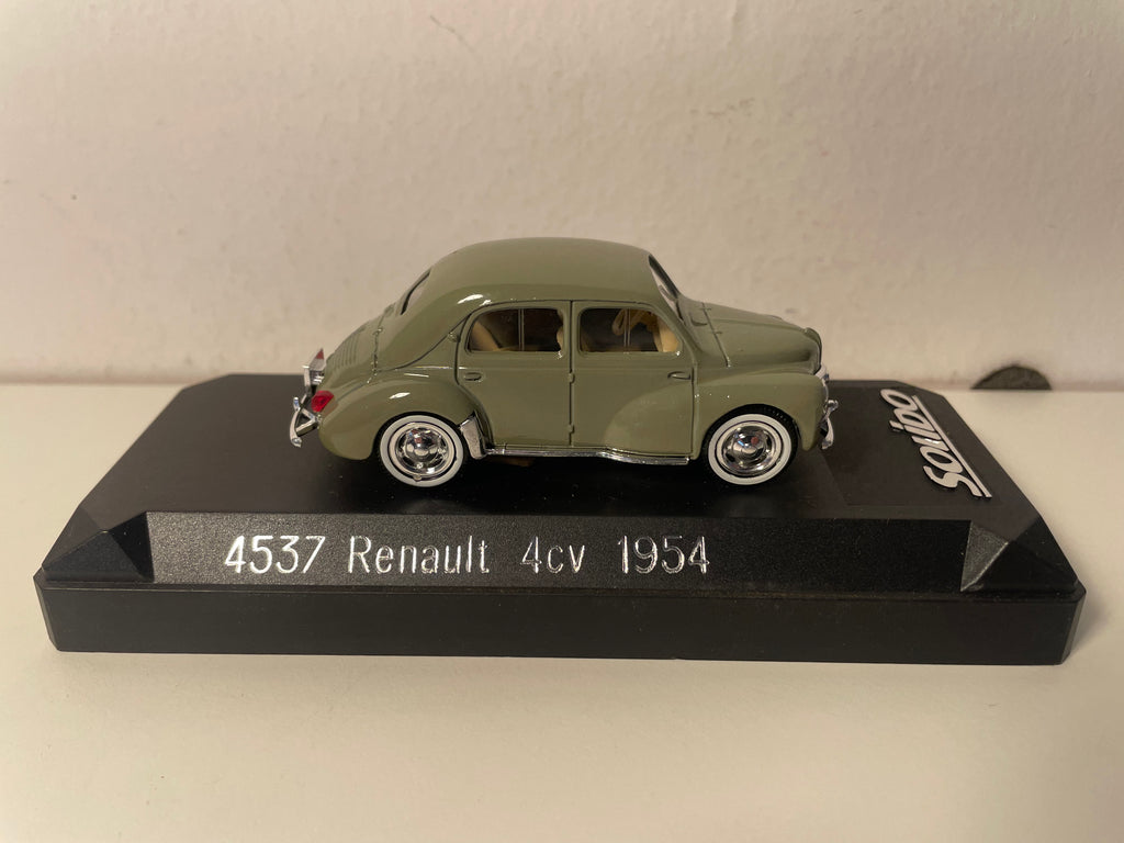 Renault 4 CV gréng vu 1954 - Solido Referenz 4537 (Plexikëscht)