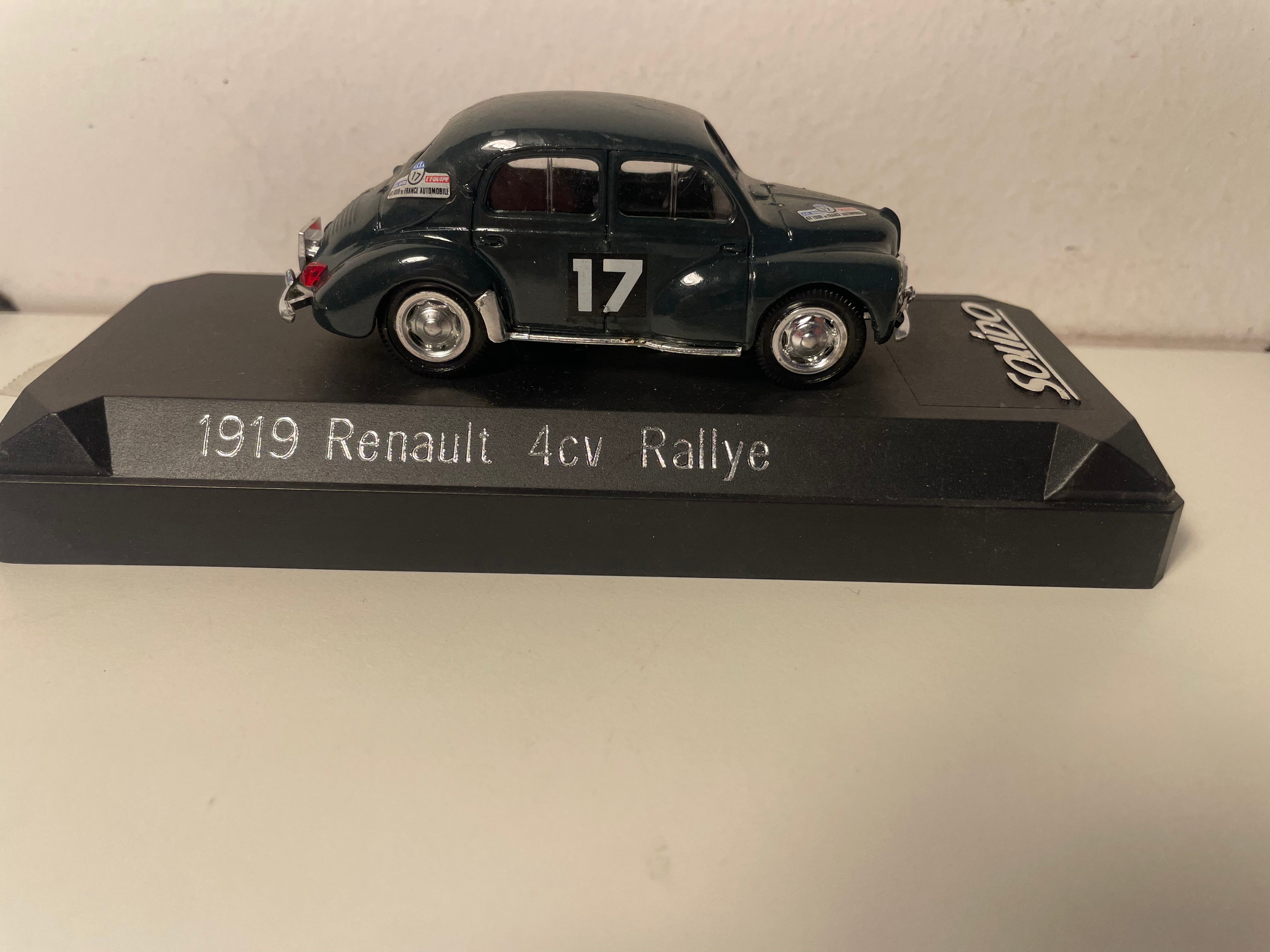 Renault 4 CV RALLYE green number 17 - Solido reference 1919 (plexi box) - with 2 decals on the car