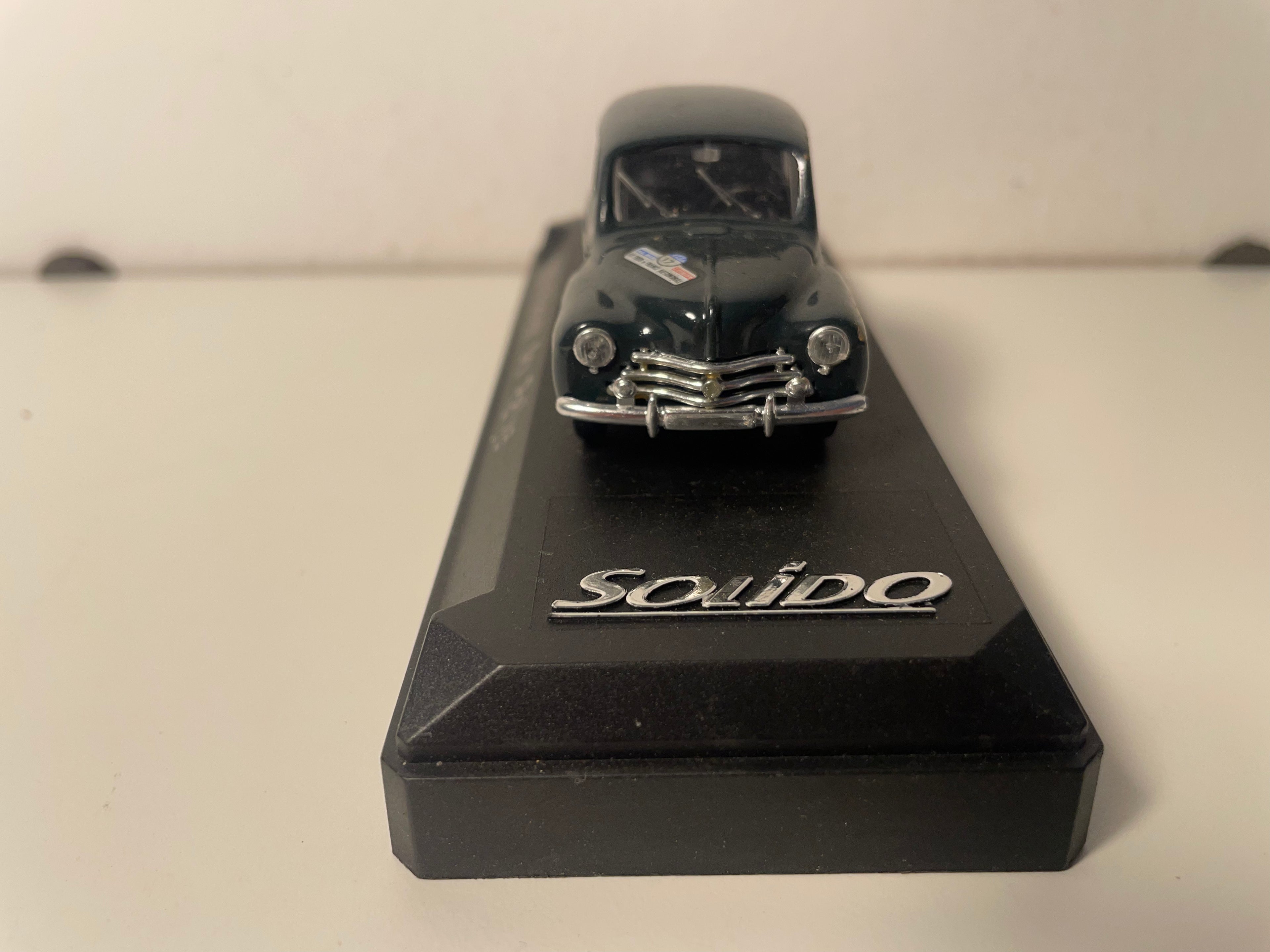 Renault 4 CV RALLYE green number 17 - Solido reference 1919 (plexi box) - with 2 decals on the car