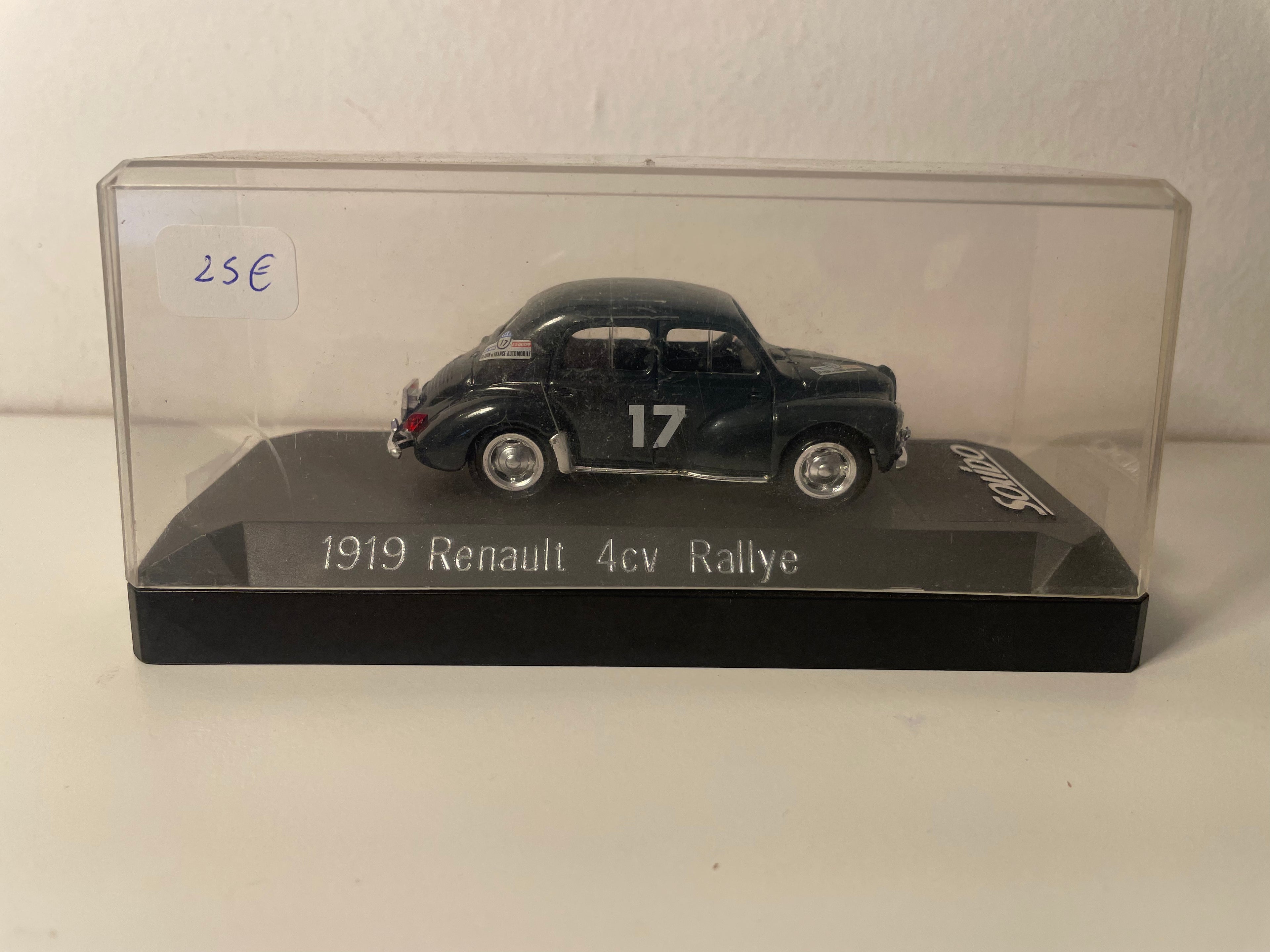 Renault 4 CV RALLYE zielona numer 17 - Solido referencja 1919 (pudełko plexi) - z 2 naklejkami na samochodzie