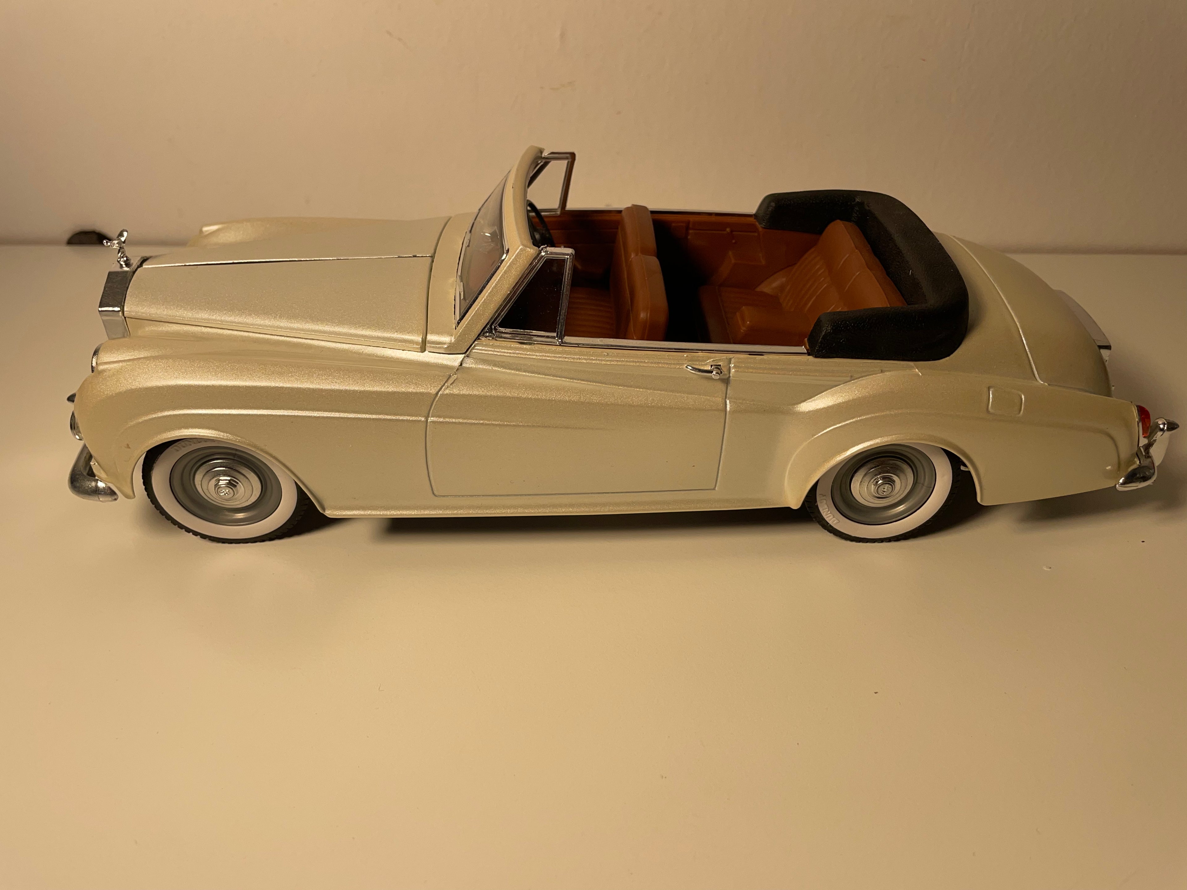 Rolls Royce beige - Solido collection prestige reference 8006 (SCALE: 1/20)