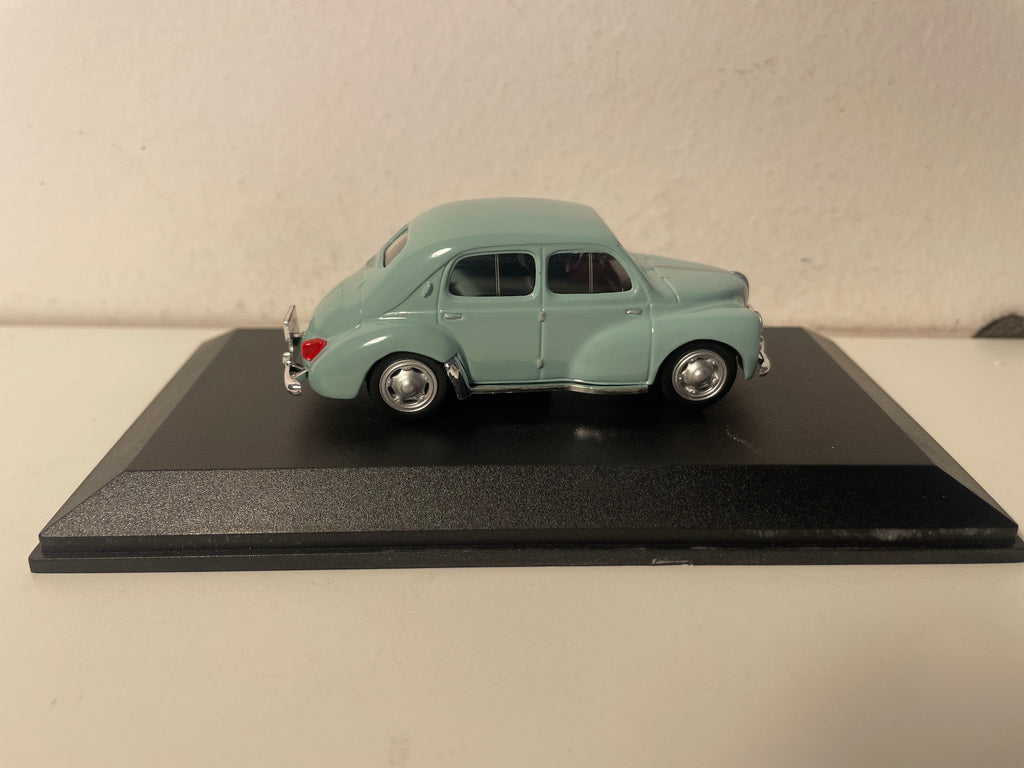Renault 4 CV zielona z 1947 roku (opakowanie plexi)