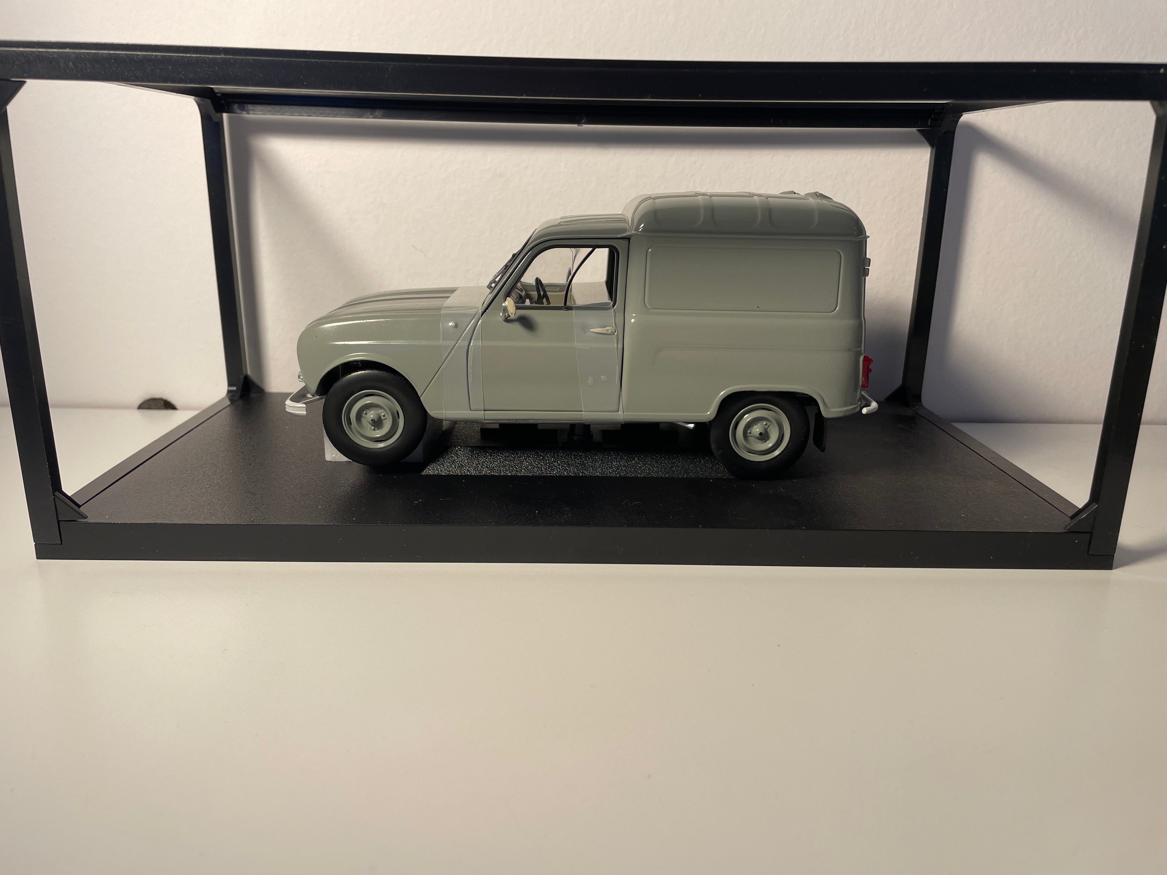 Renault 4 F4 Fourgonnette h-grise - NOREV (Echelle: 1/18ème)