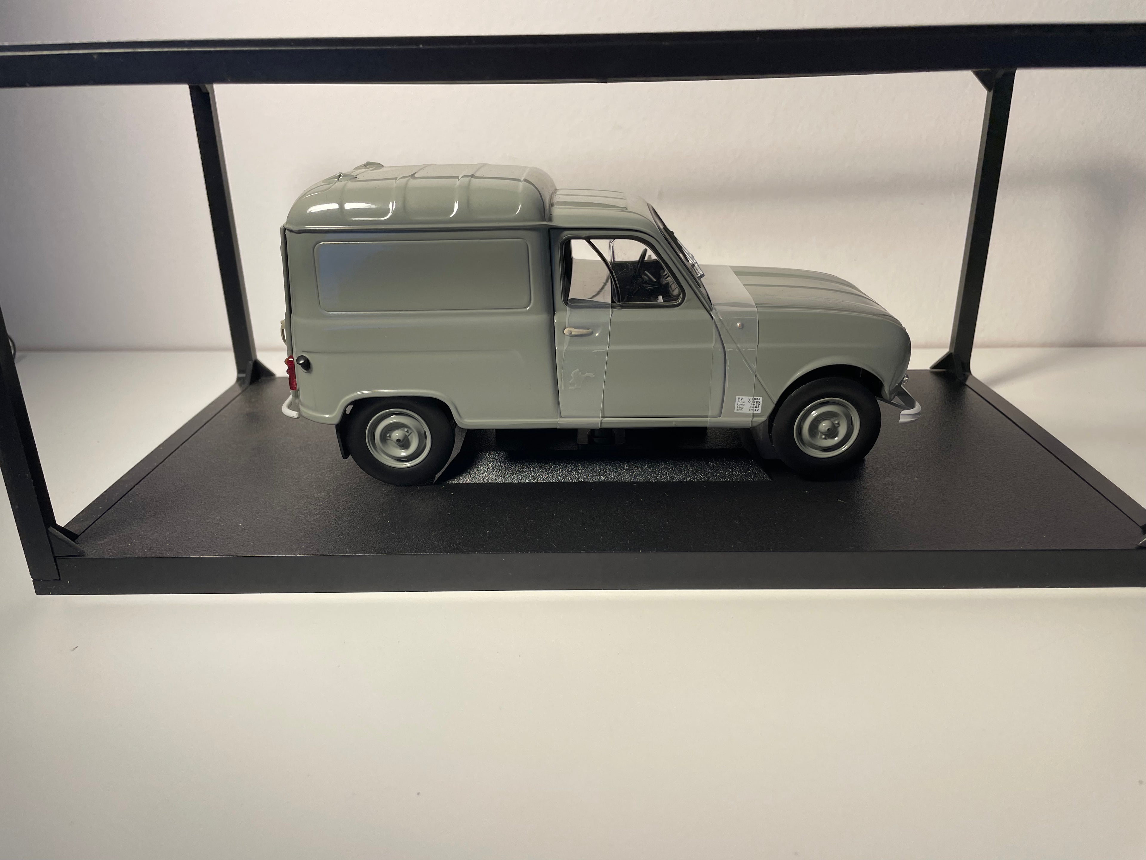 Renault 4 F4 Fourgonnette h-grise - NOREV (Echelle: 1/18ème)