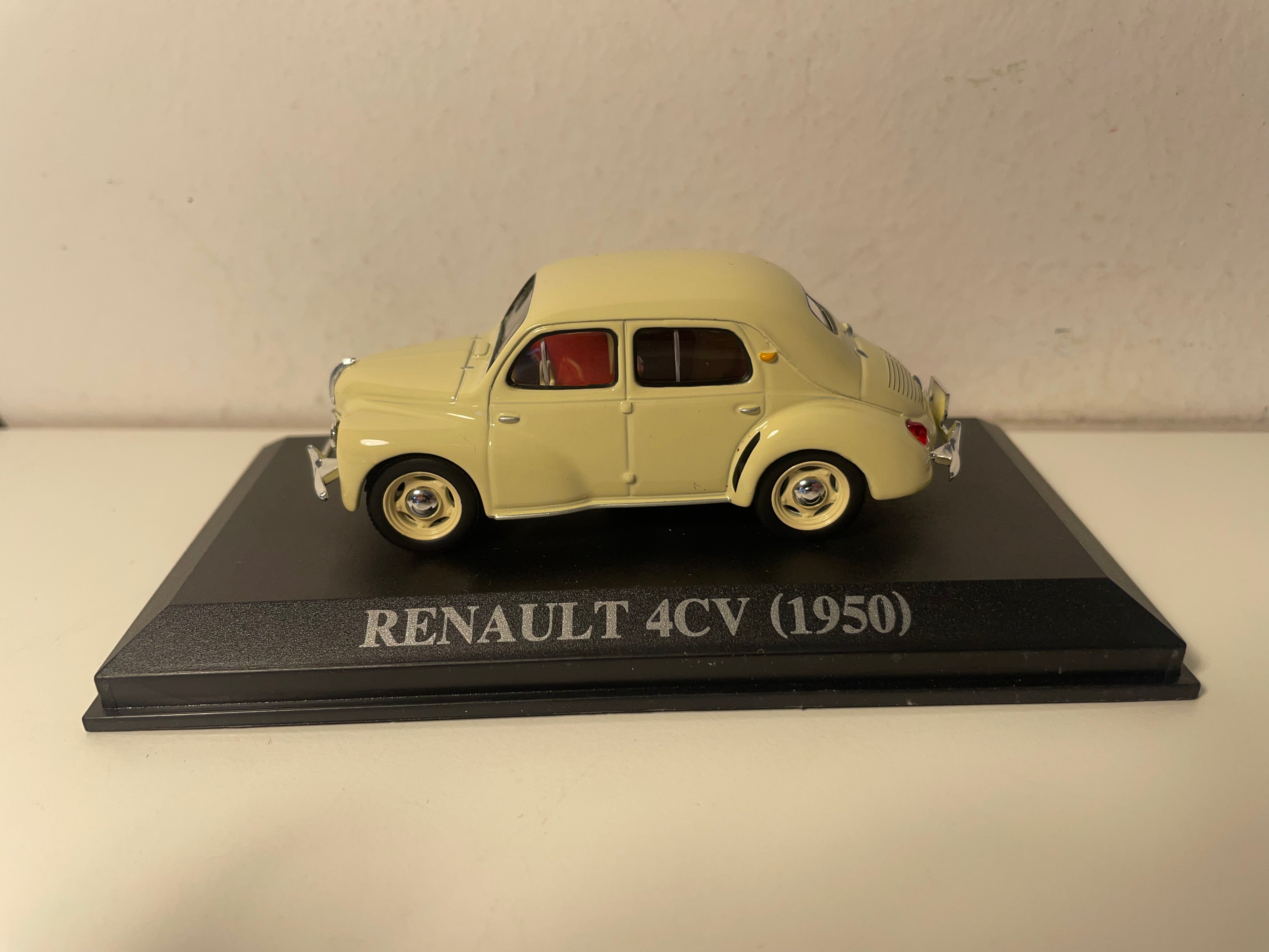 Renault 4 CV béij aus 1950 (kleng Plexibox)