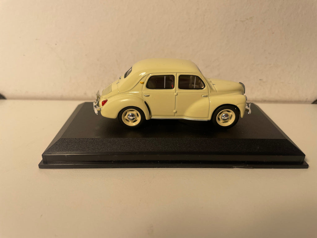 Renault 4 CV beżowy z 1950 roku (mała pudełko plexi)