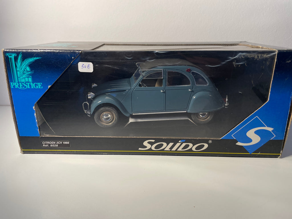 Citroën 2 CV niebieski z czarnym dachem z 1966 roku - SOLIDO numer referencyjny 8028