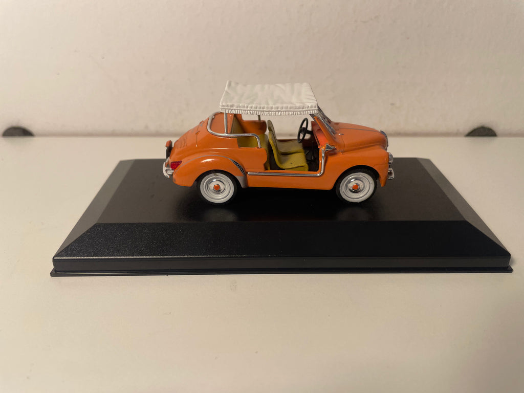 Renault 4 CV décapotable couleur saumonée? 4 places type R 1062 GHIA JOLLY de 1961 (boite plexi sans étiquette sur le socle)